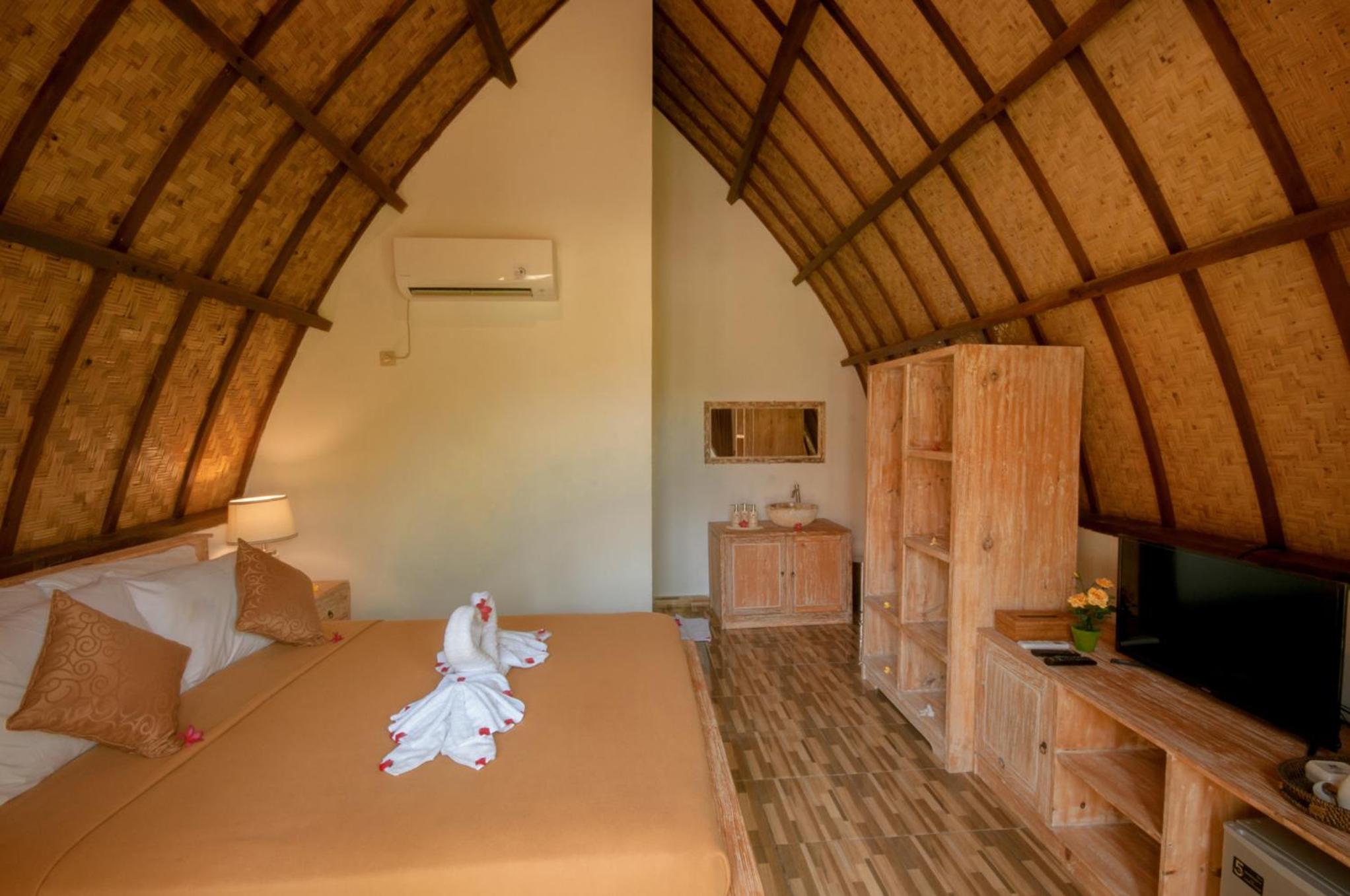 Deluxe Double Room with Balcony - Photo 5