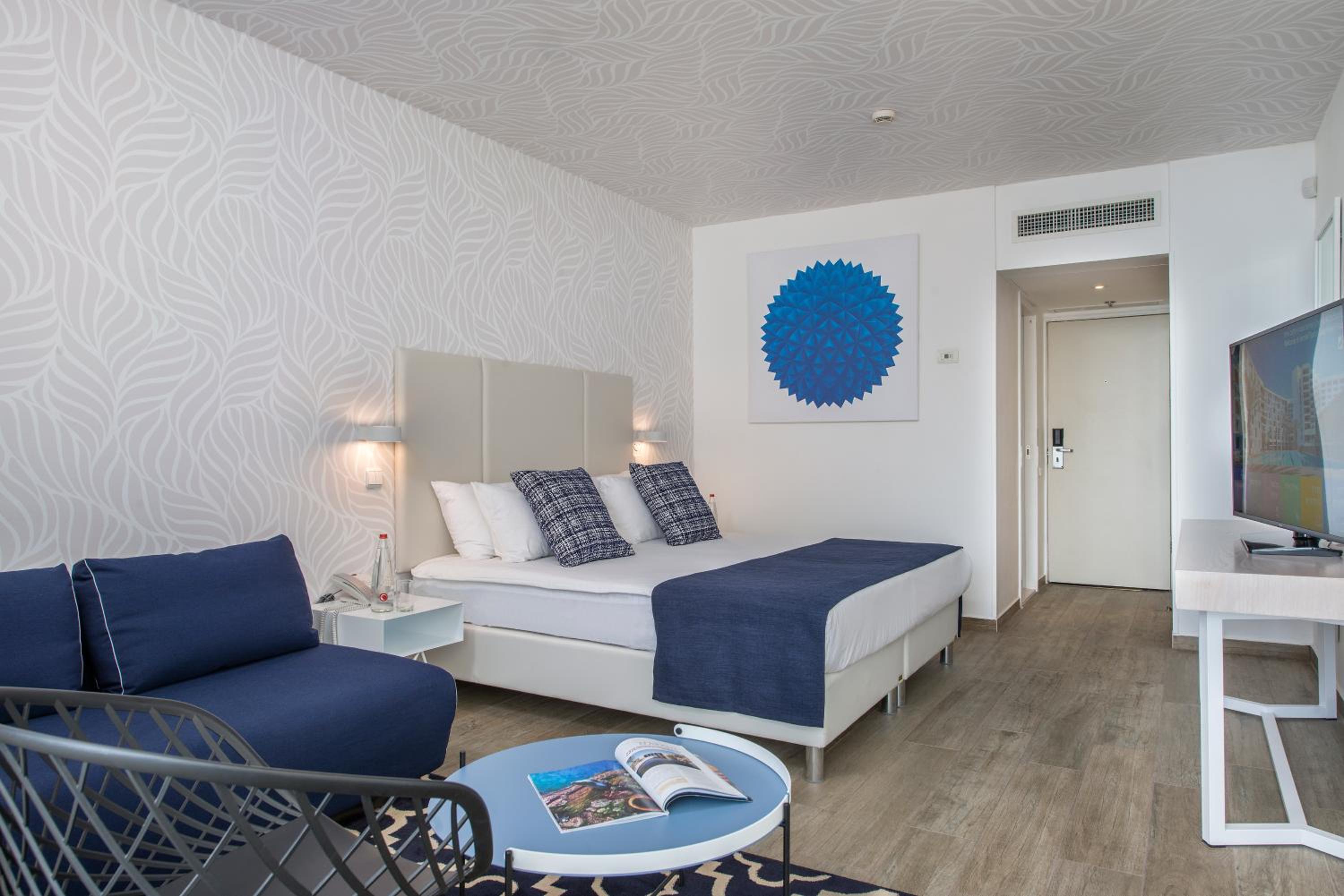 Deluxe Room - Photo 2