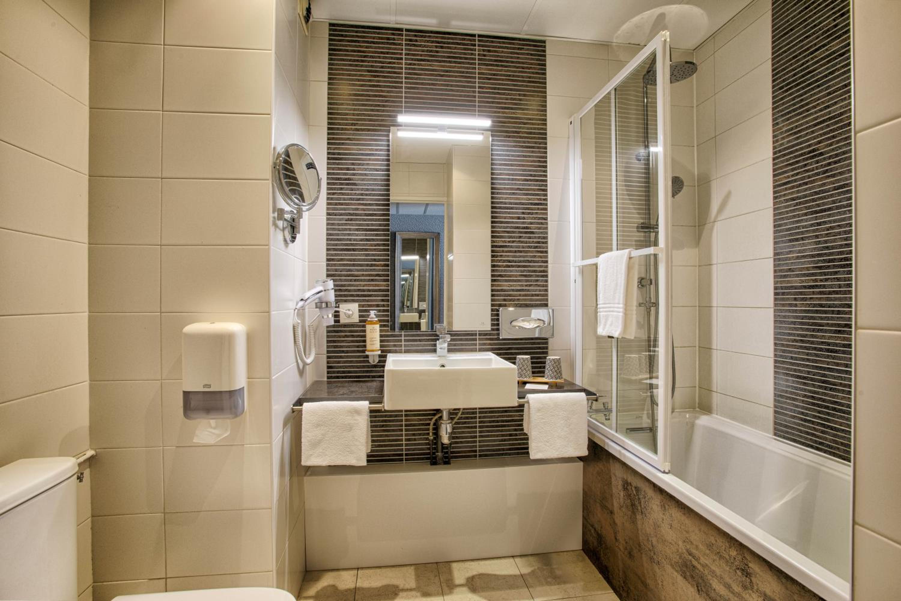 Classic Triple Room with Spa Access - Photo 3