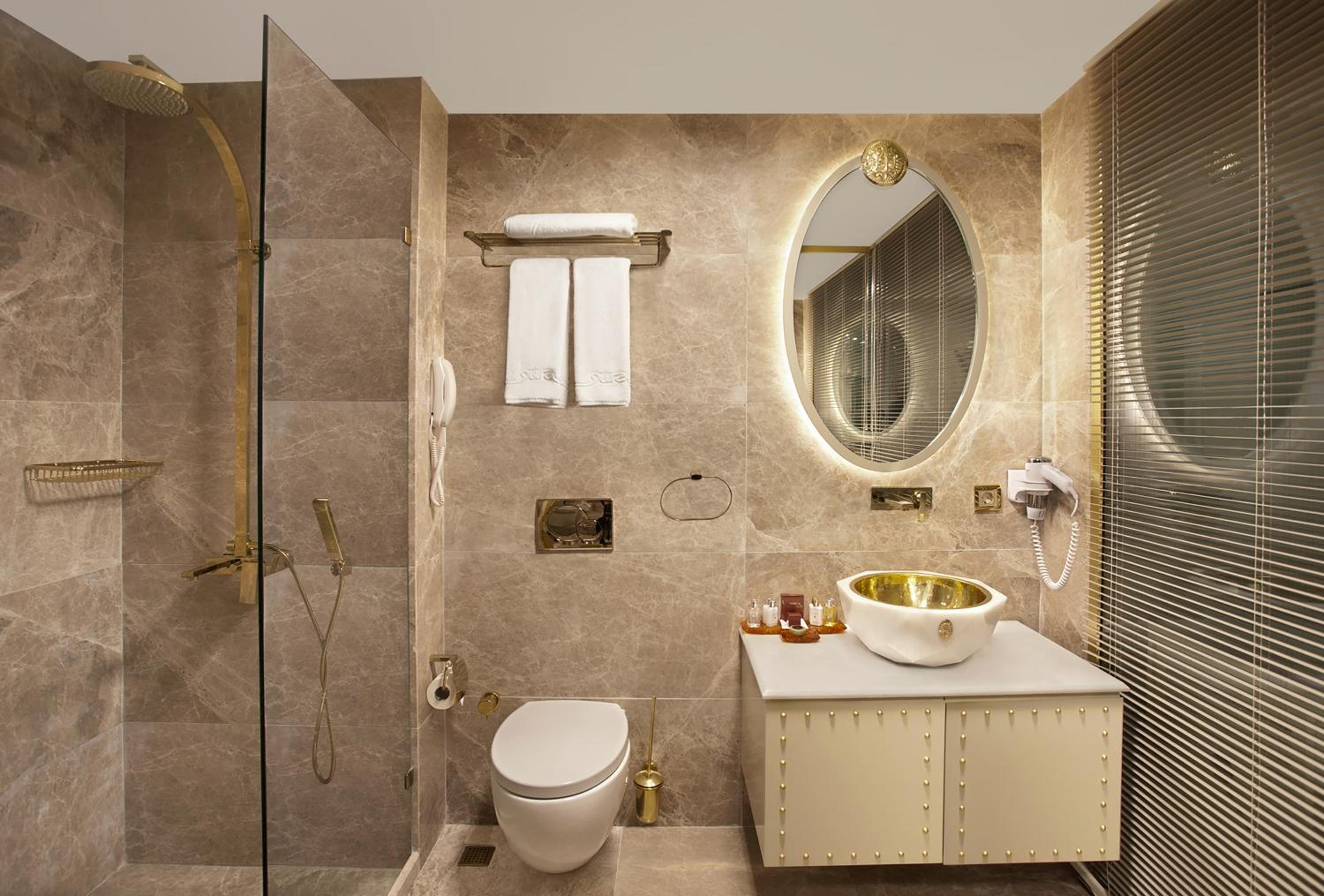 Deluxe Double Room with Balcony photo 3