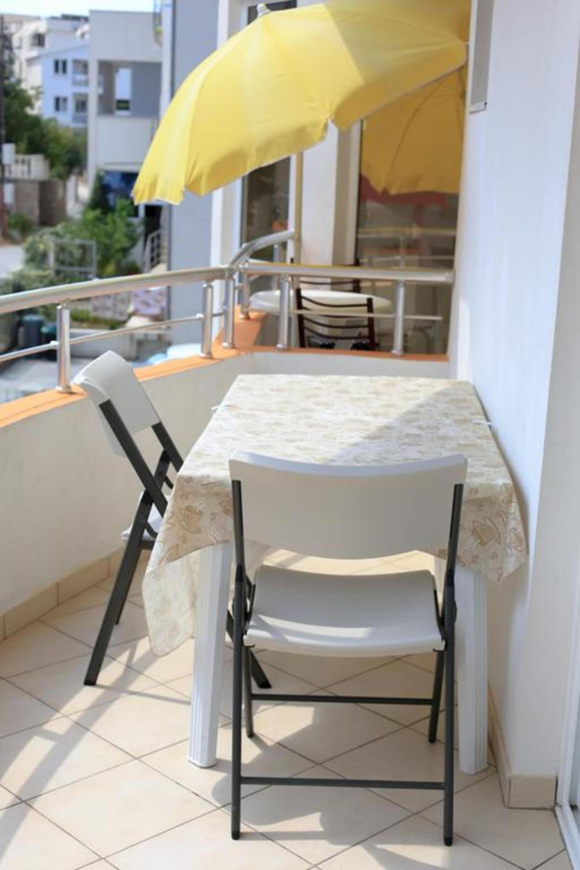Studio with Balcony - Photo 7
