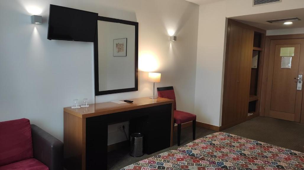 Twin Room - Photo 3