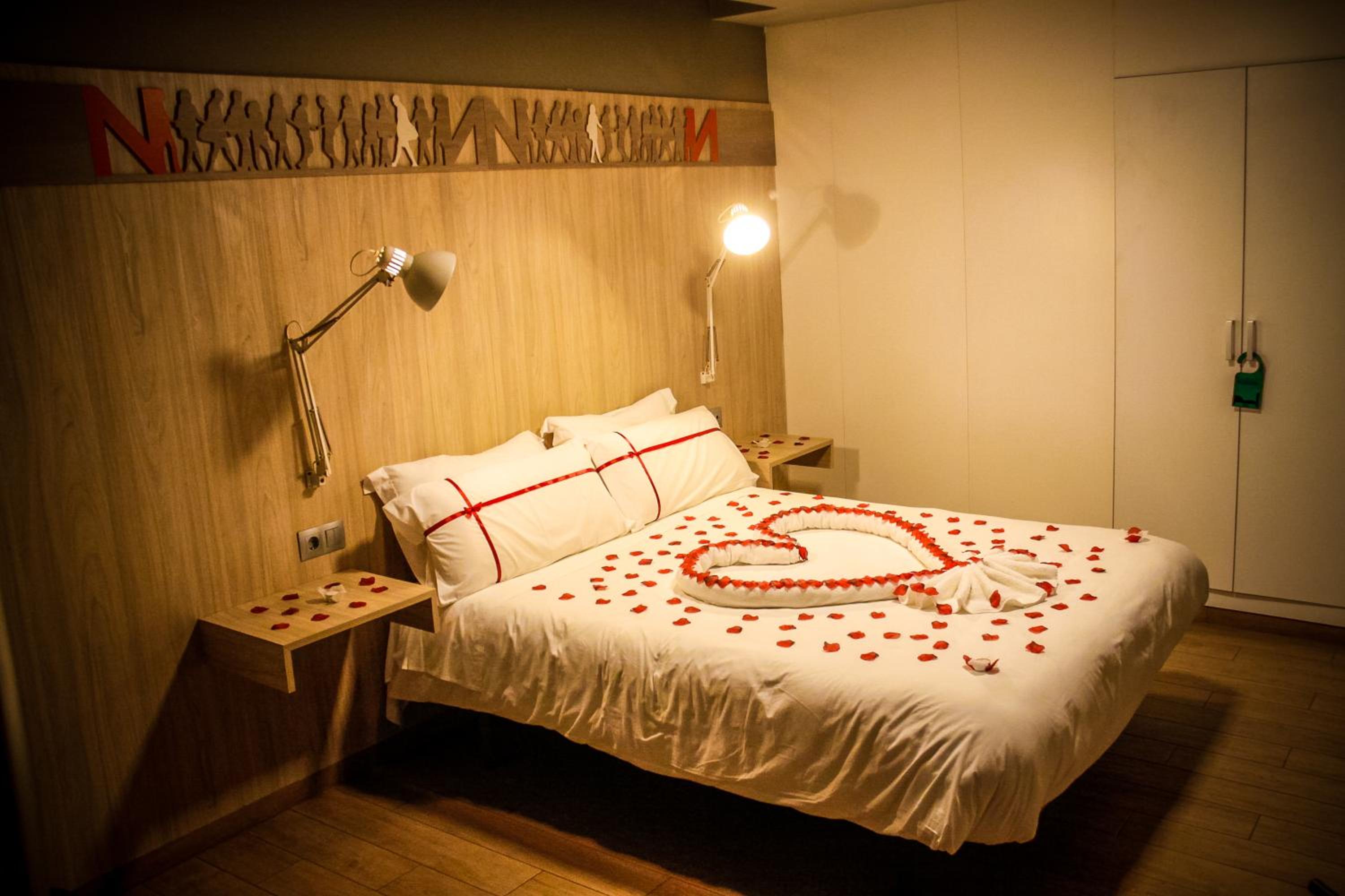 Deluxe Suite with Spa Bath - Photo 21