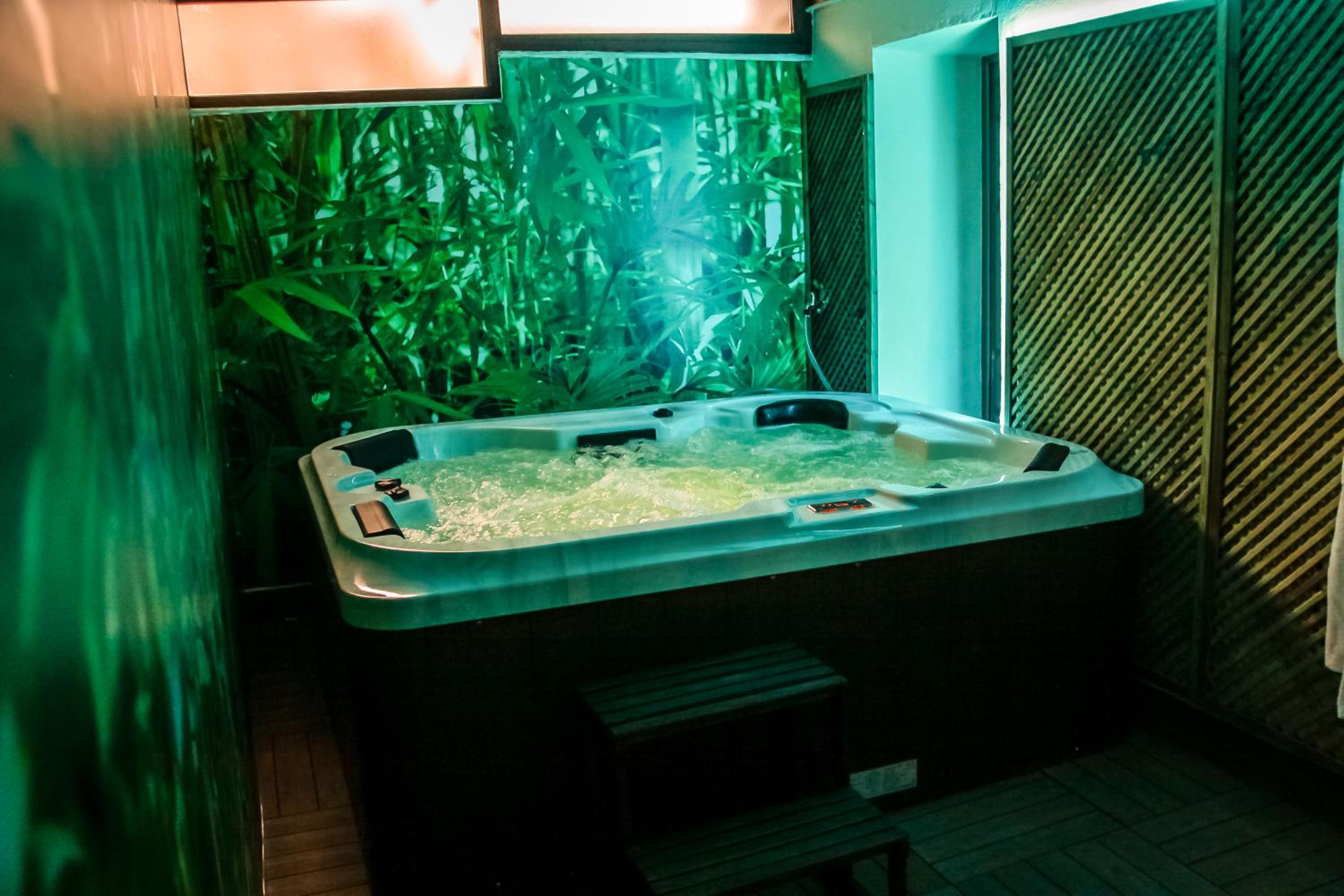 Deluxe Suite with Spa Bath - Photo 22