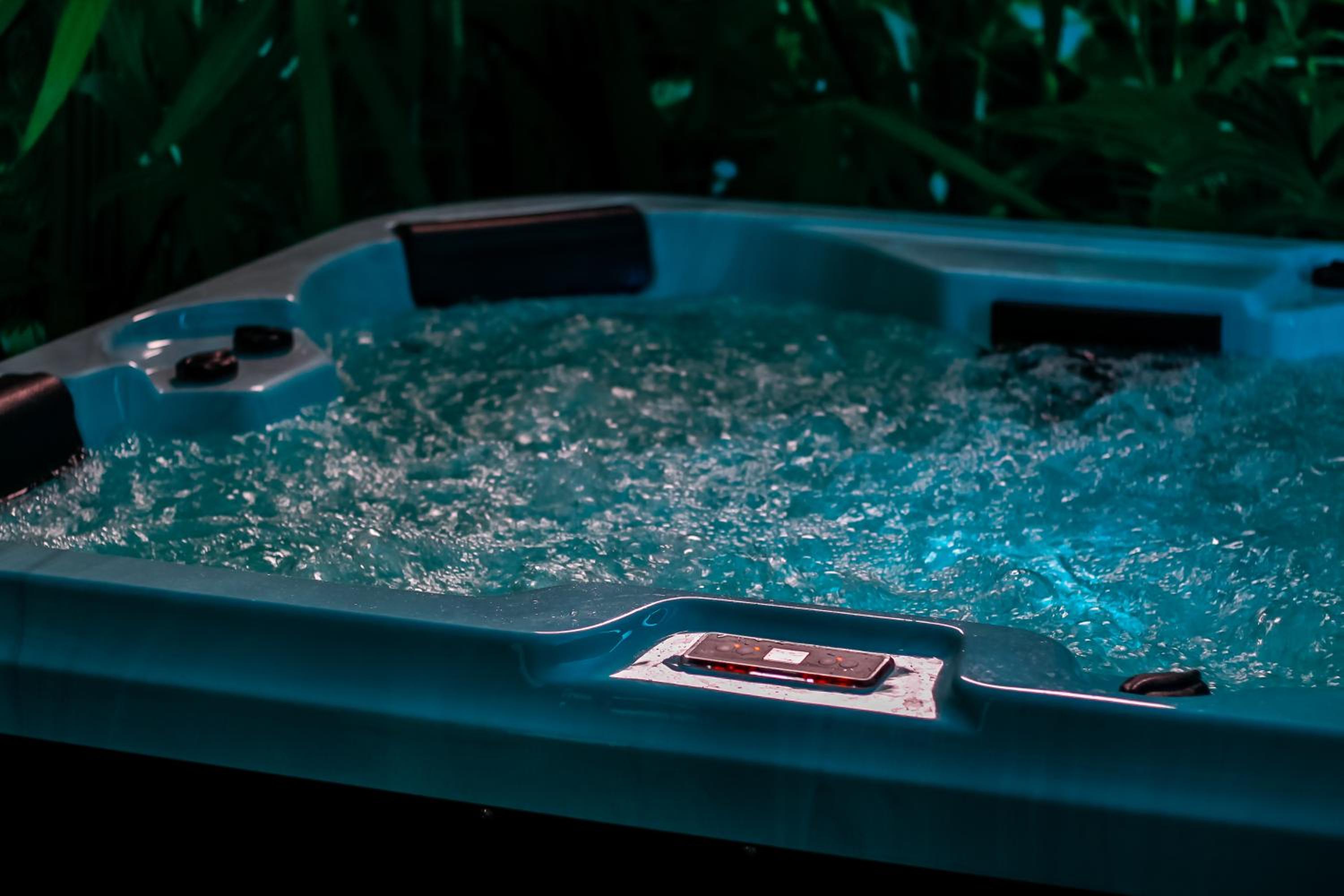 Deluxe Suite with Spa Bath - Photo 4