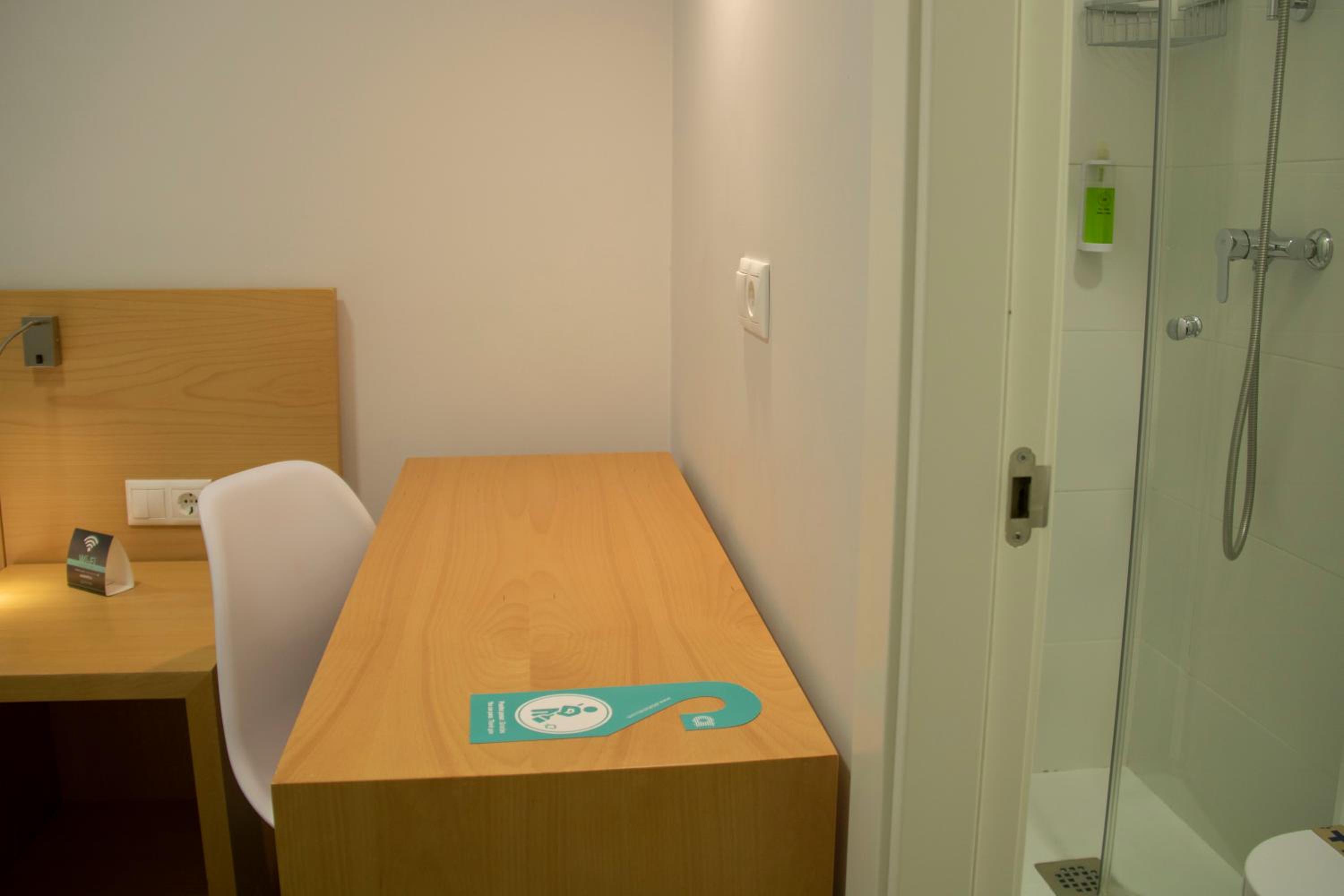 Single Room photo 3