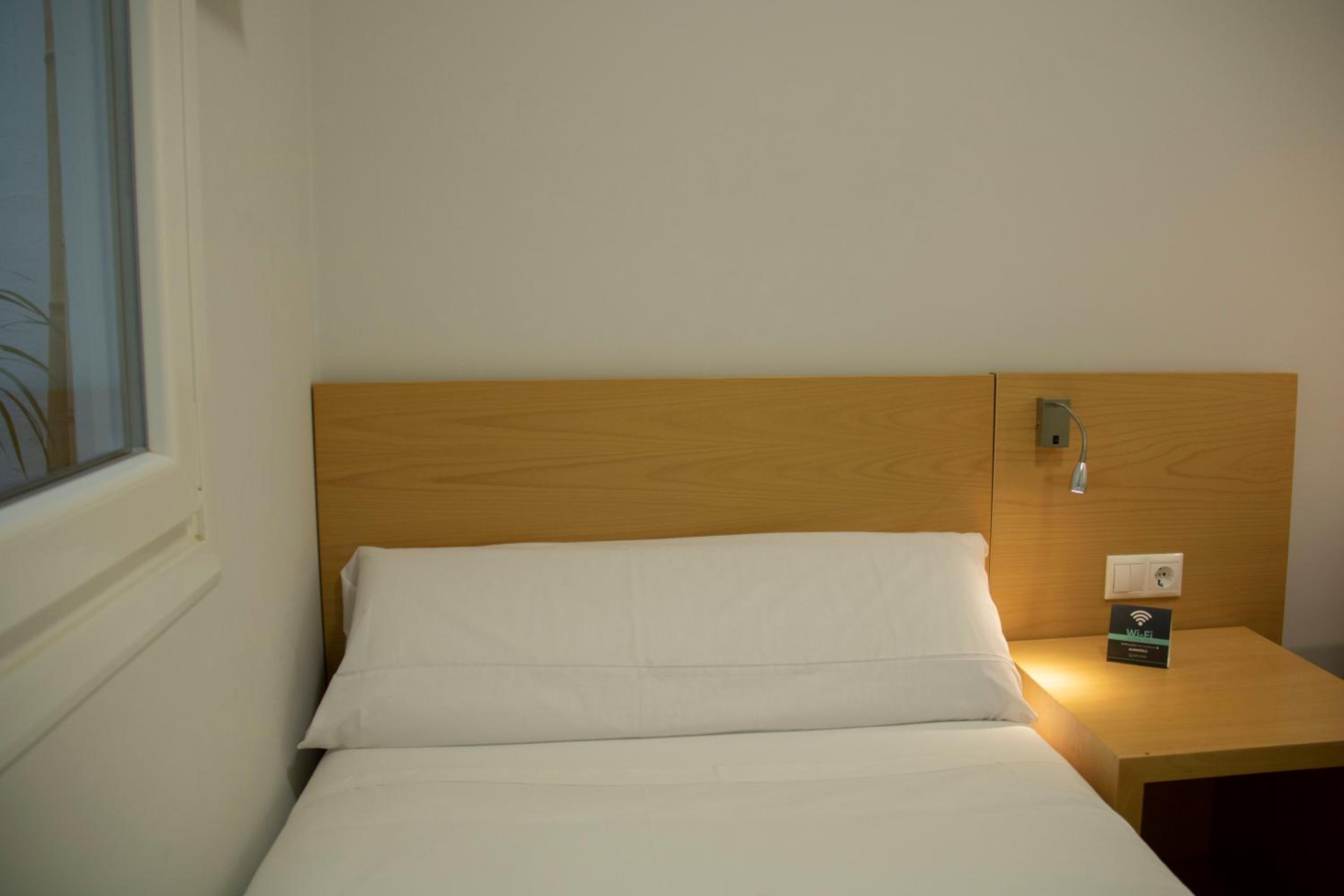 Single Room photo 2