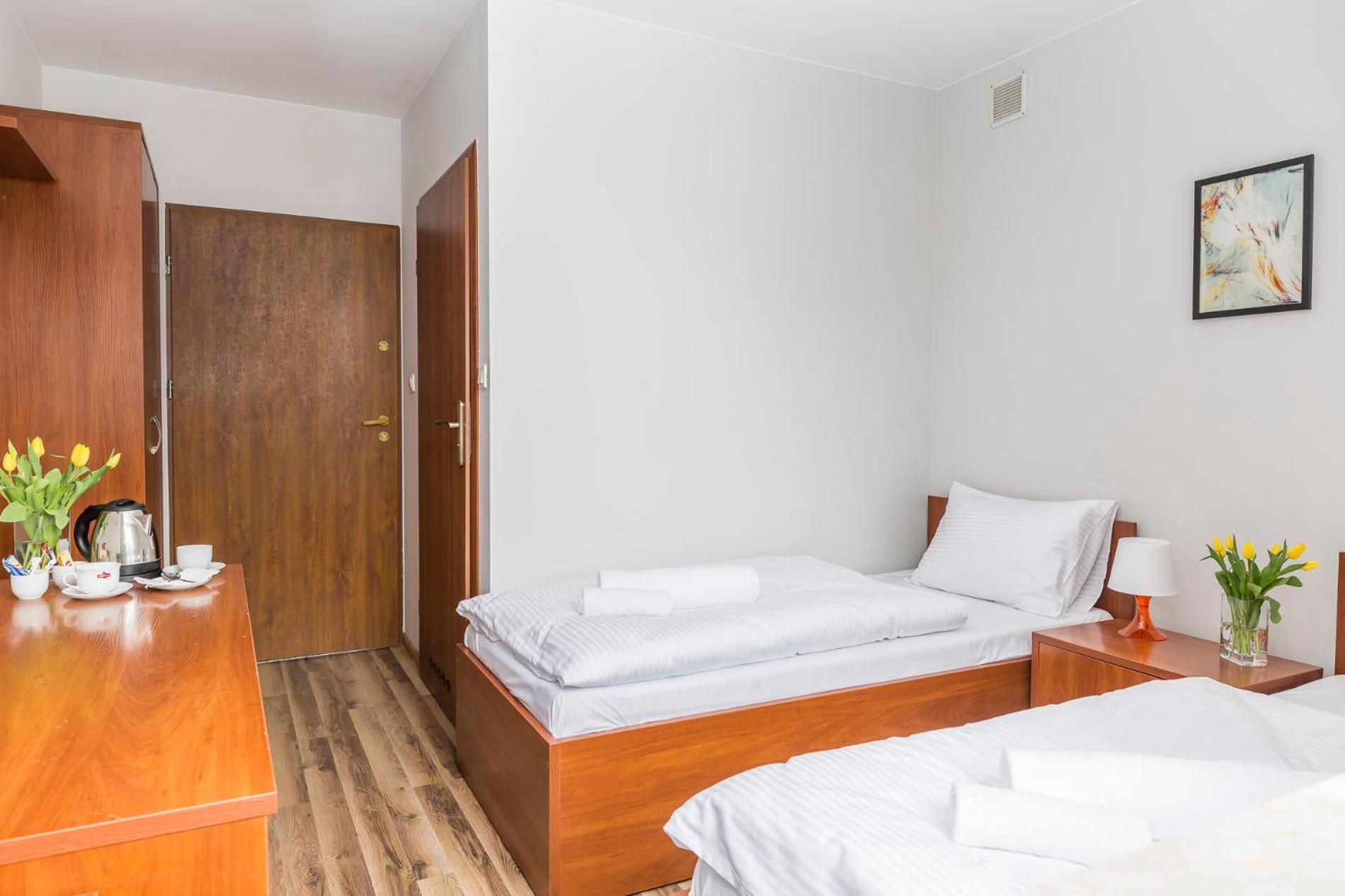 Standard Twin Room - Photo 2