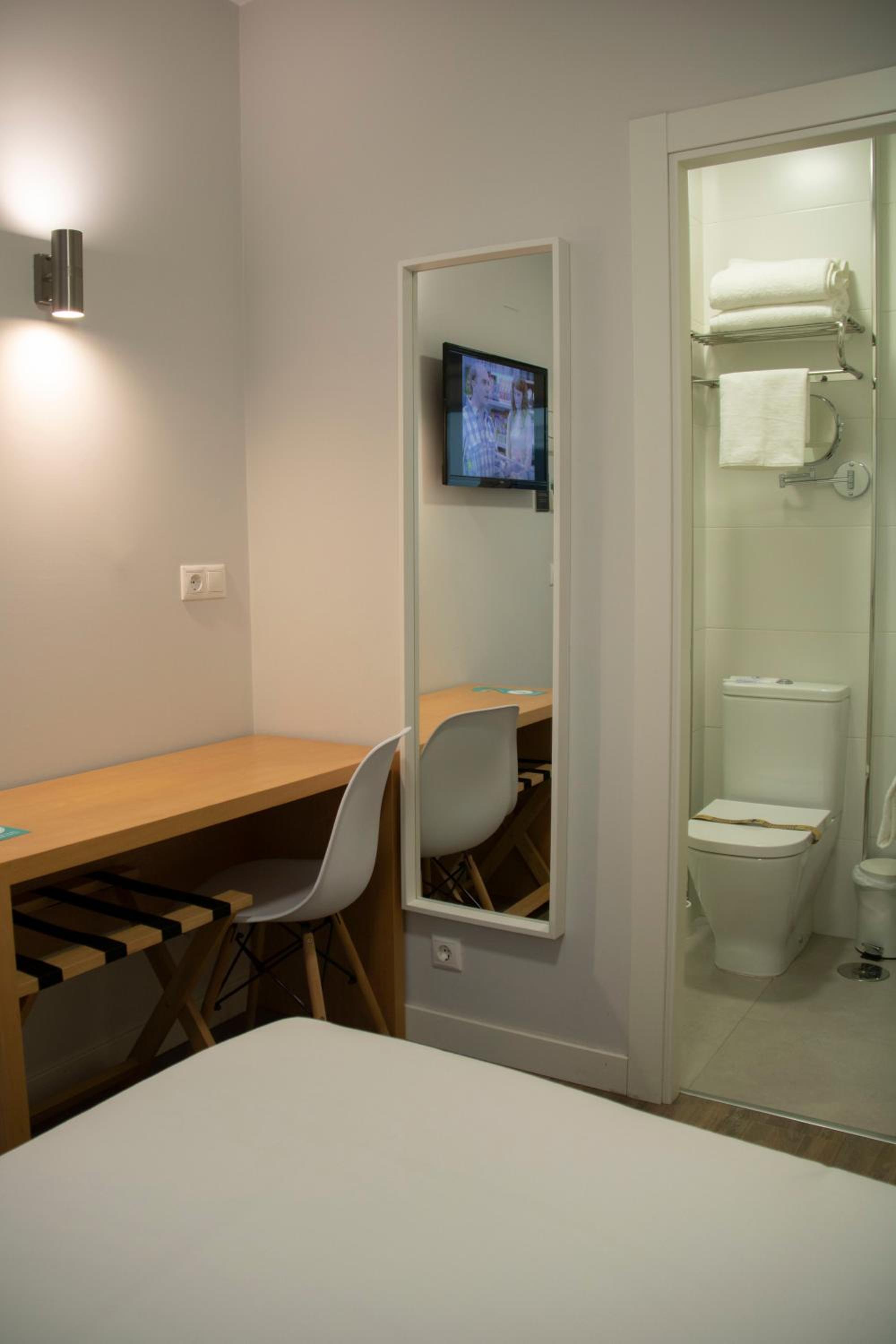 Budget Double Room photo 2