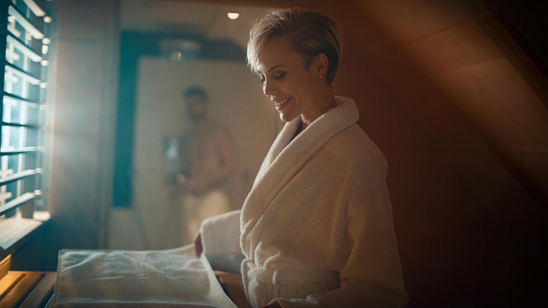 Deluxe Suite with Spa Bath - Photo 2