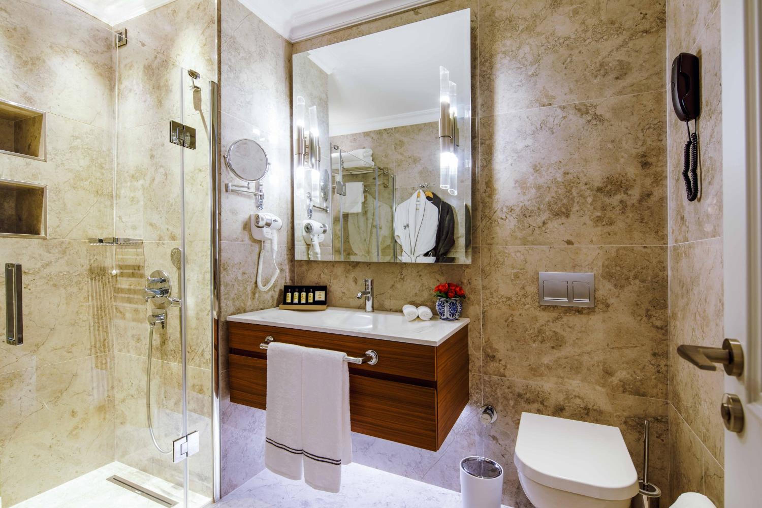 Deluxe King Room photo 2