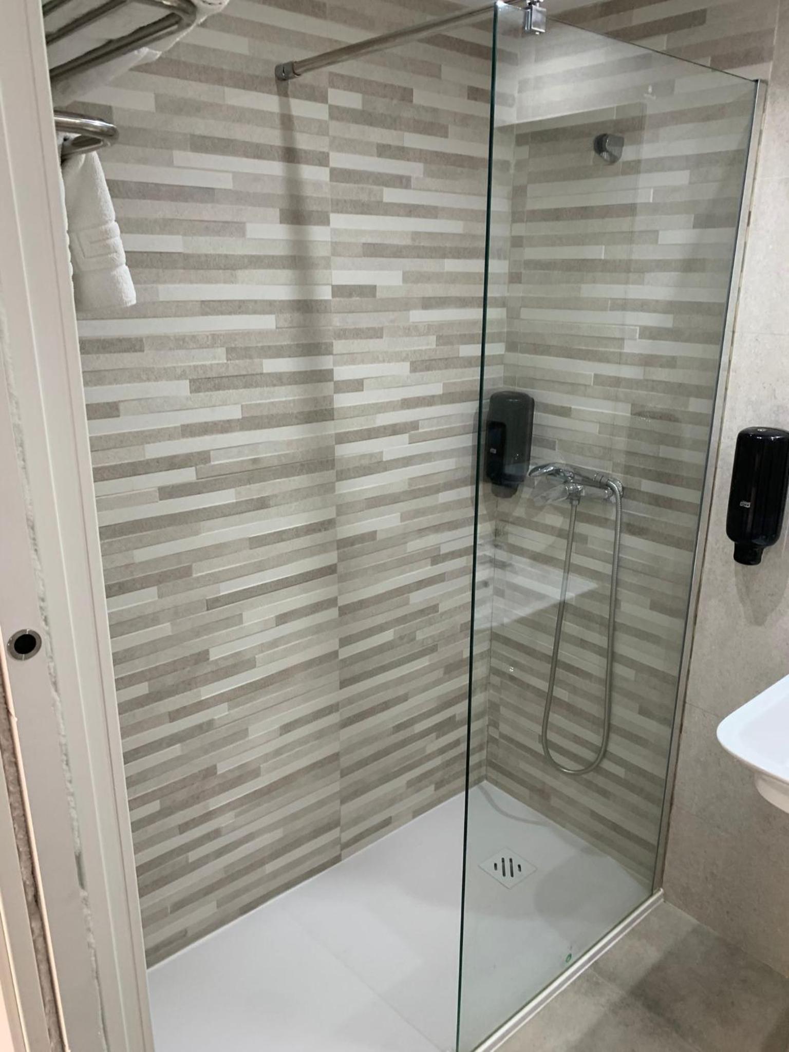 Double Or Twin Room - Photo 4