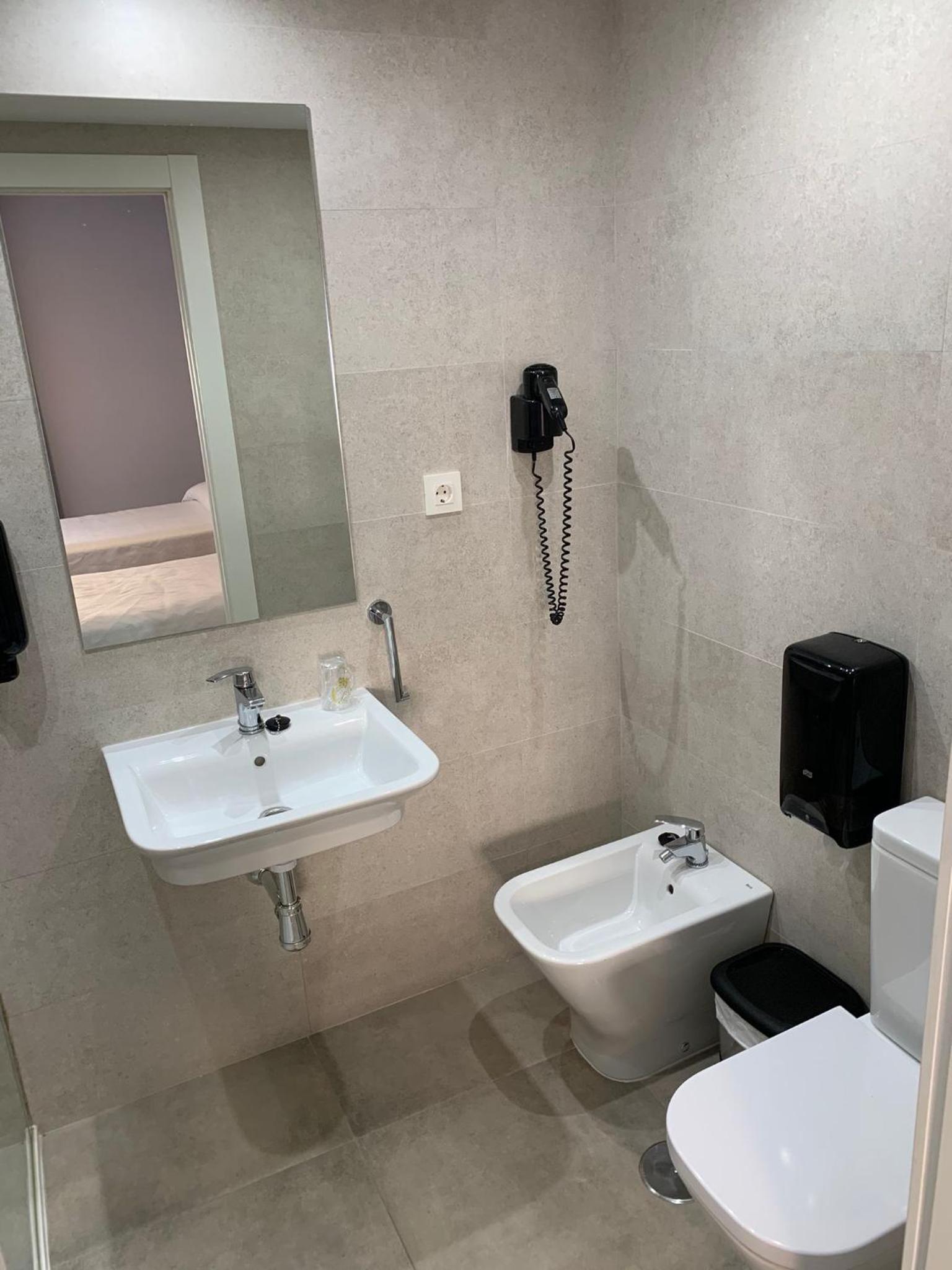 Double Or Twin Room - Photo 5