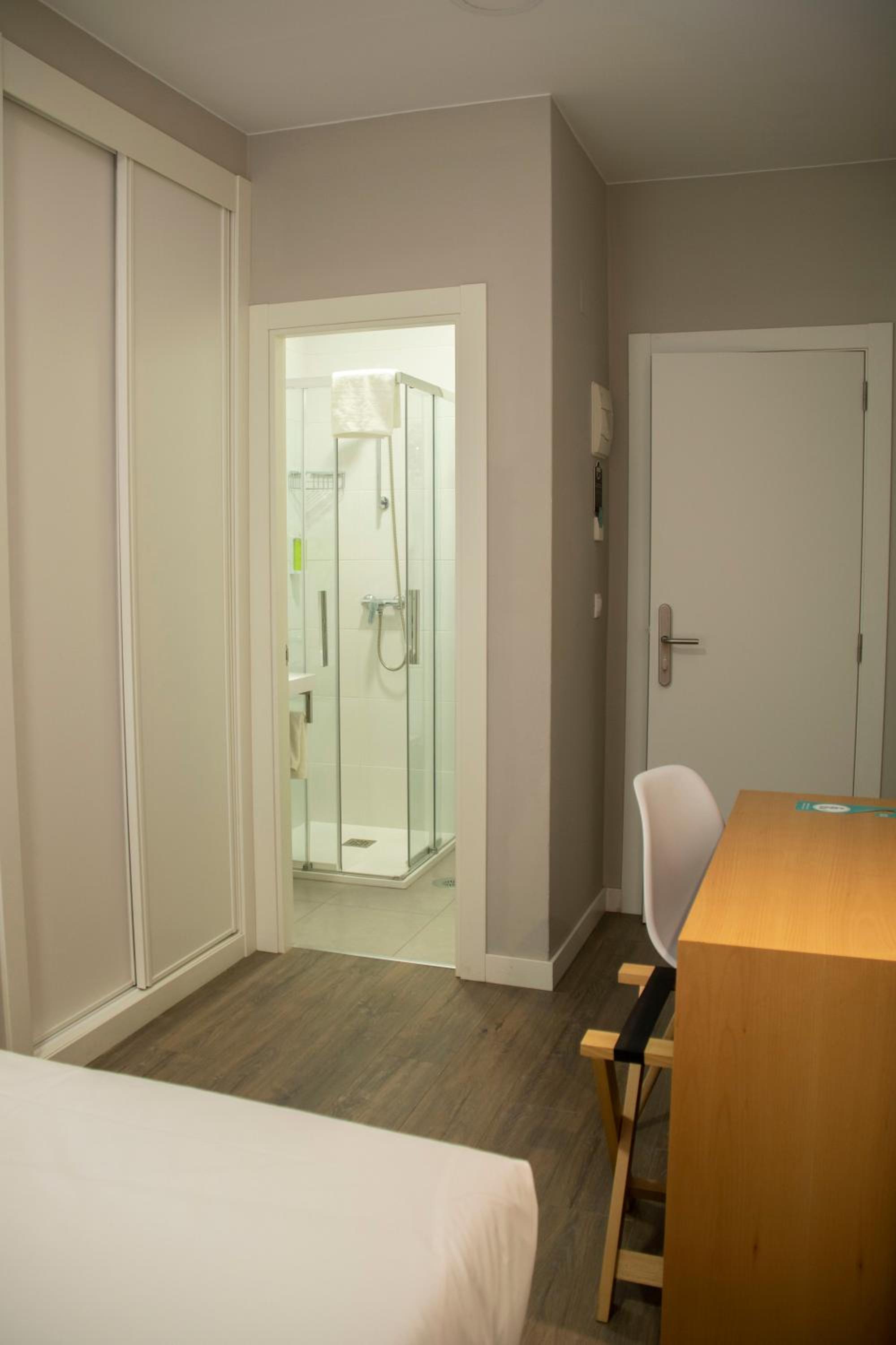 Standard Double or Twin Room photo 3