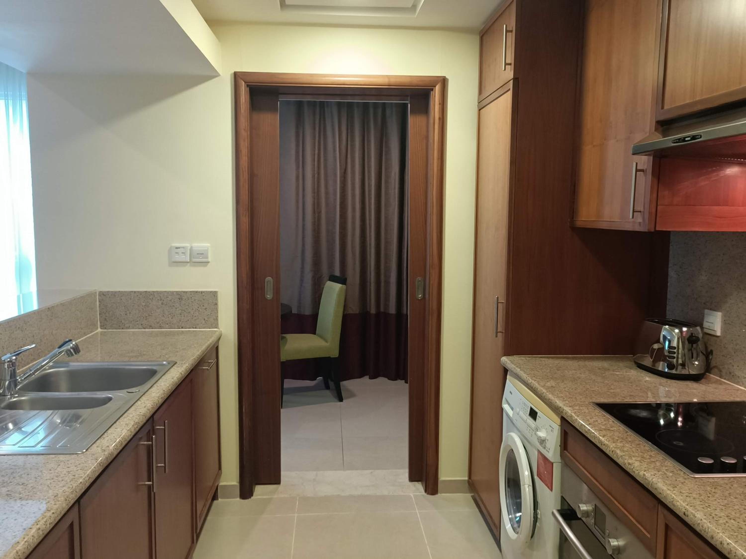 1 Bedroom Premium King, Downtown View, Non-Smoking, Complimentary Transfer to Kite Beach, Dubai Mall and Metro Station - Photo 2
