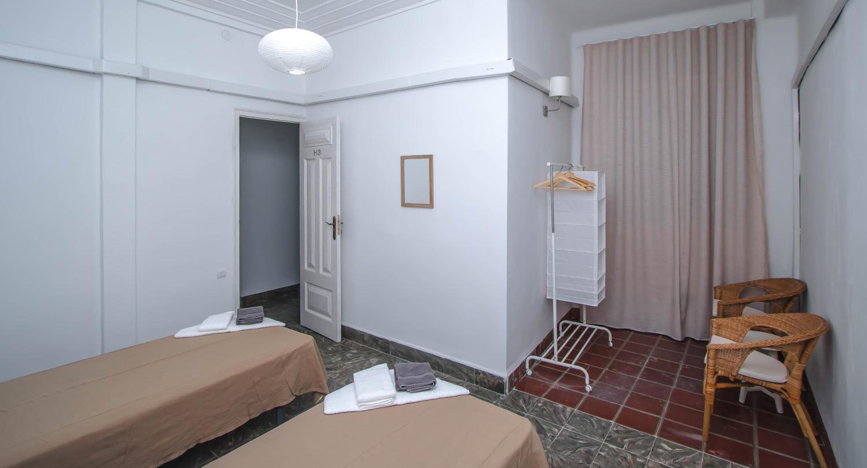 Habitación Doble con 2 Camas y Baño Compartido