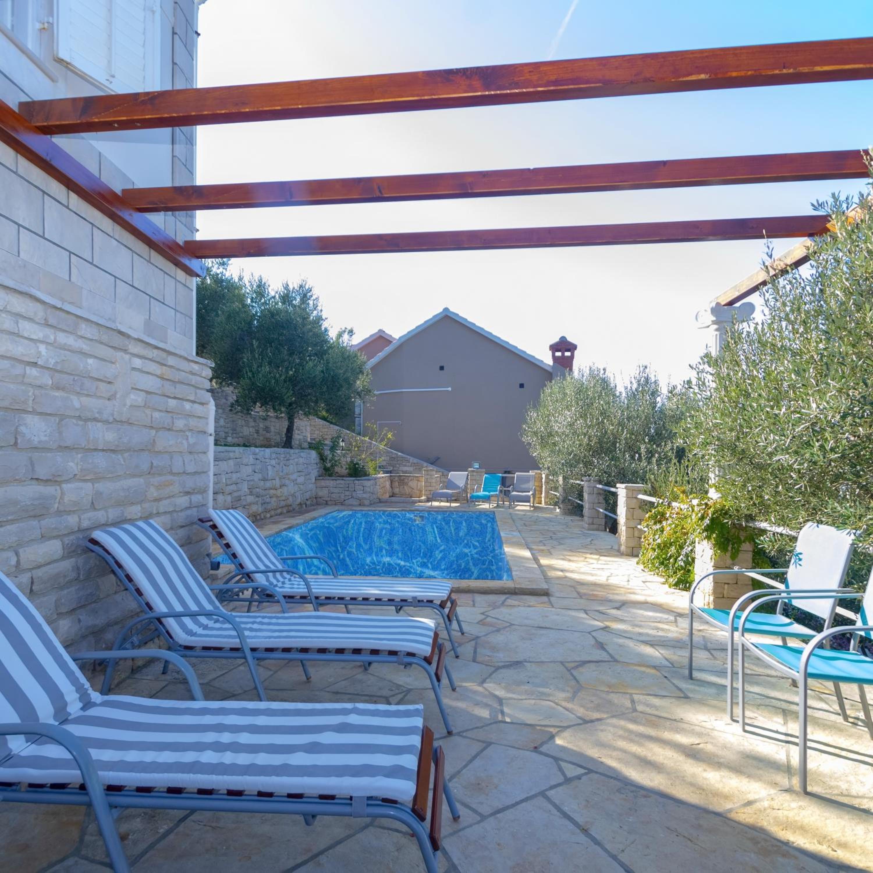 Four bedroom holiday home  photo 2