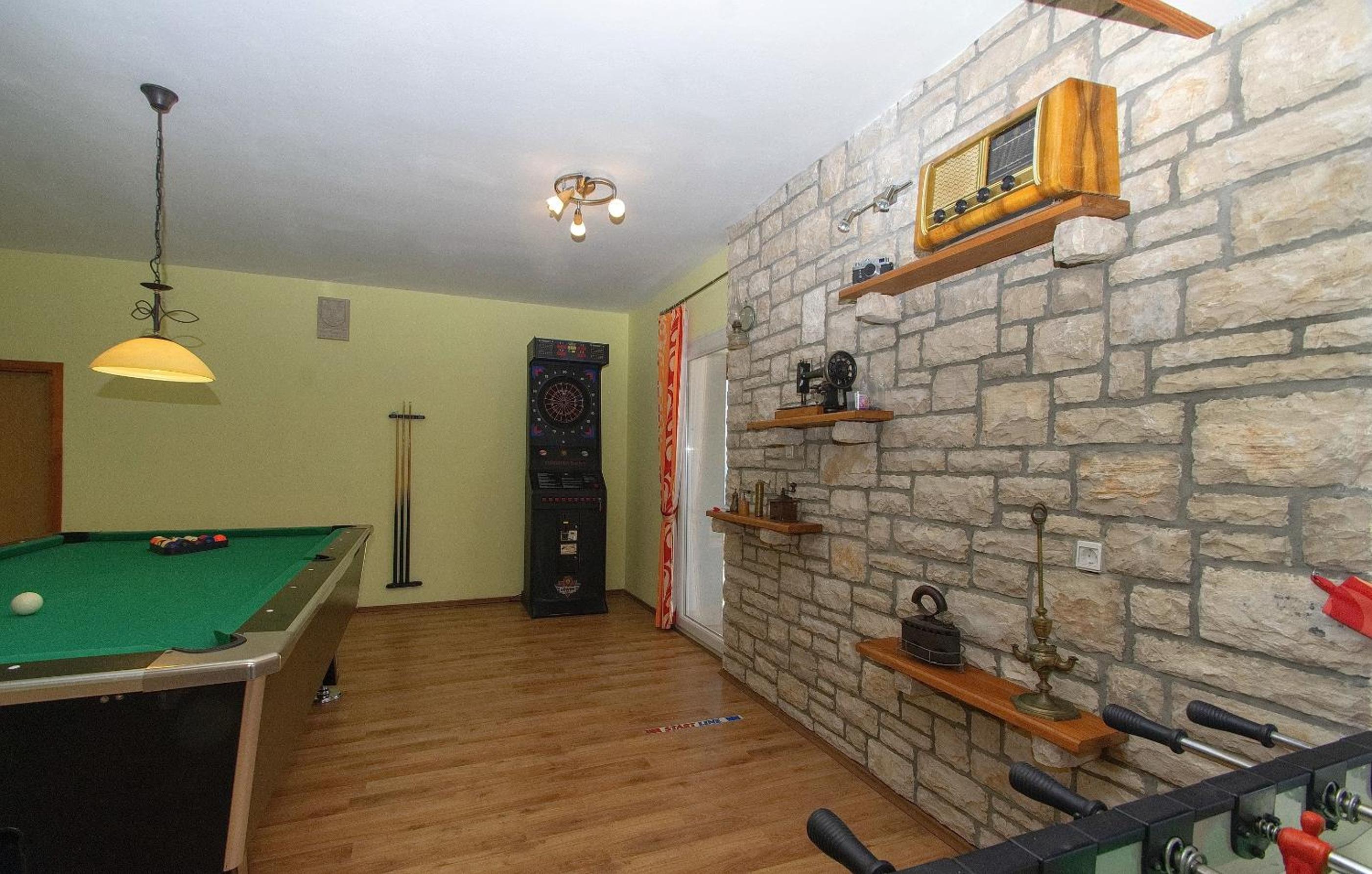 Four bedroom holiday home photo 3