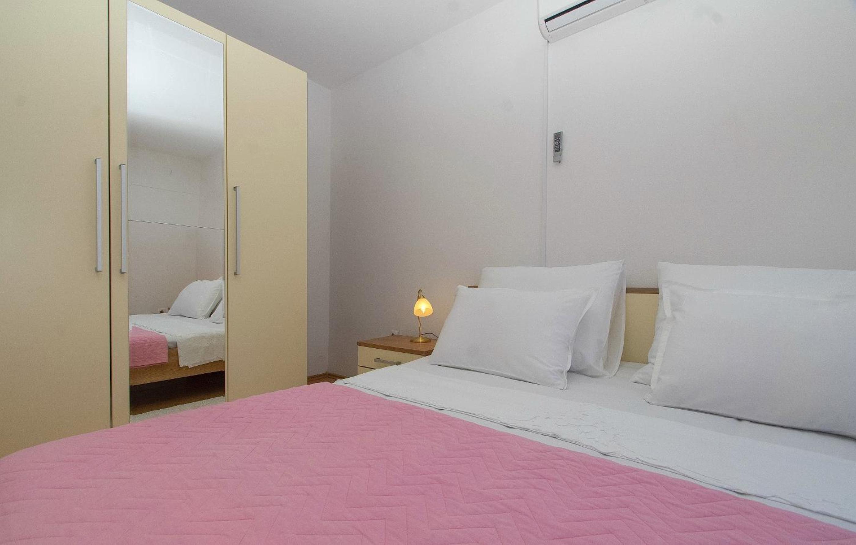 Four bedroom holiday home  photo 1