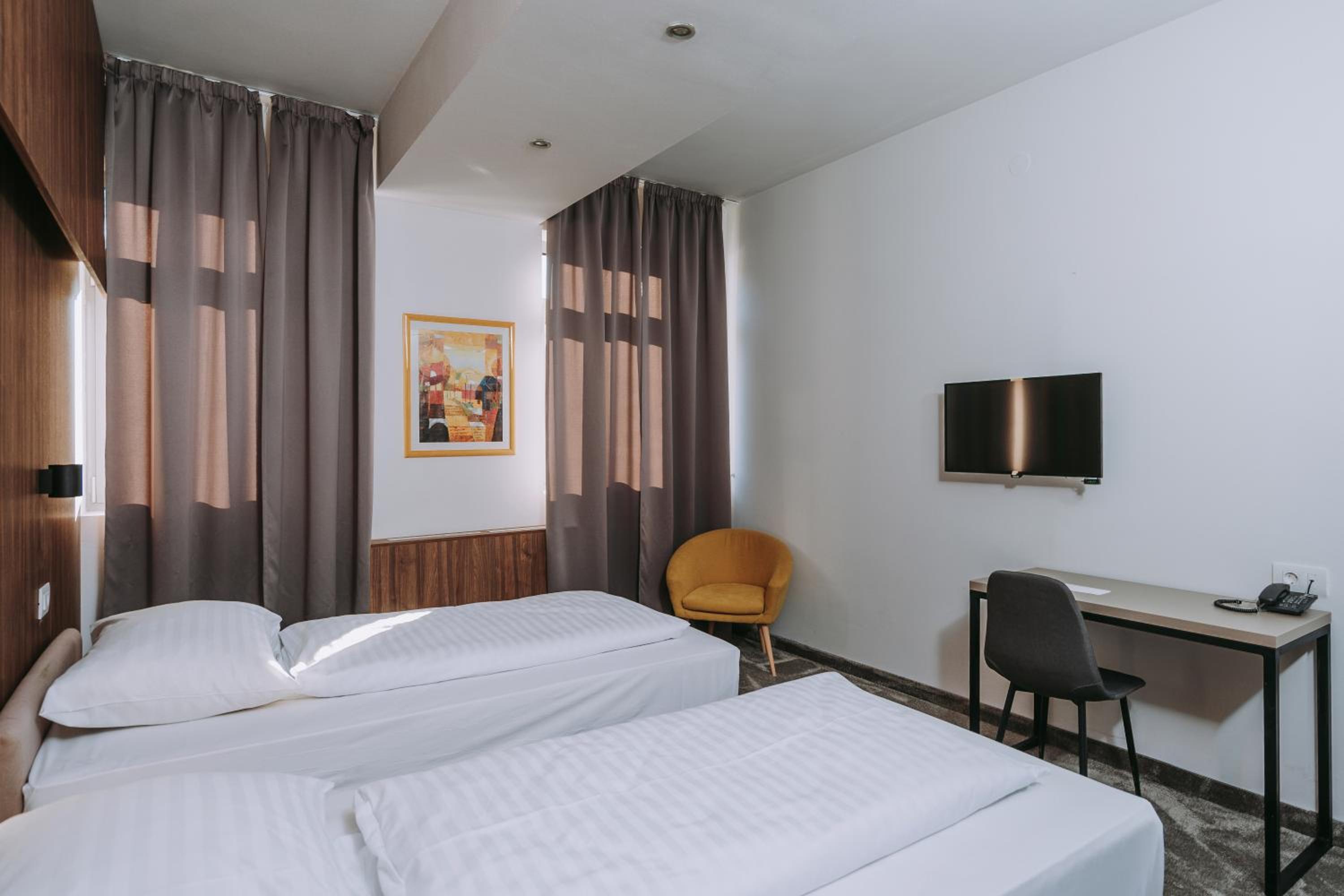 Standard Twin Room photo 2