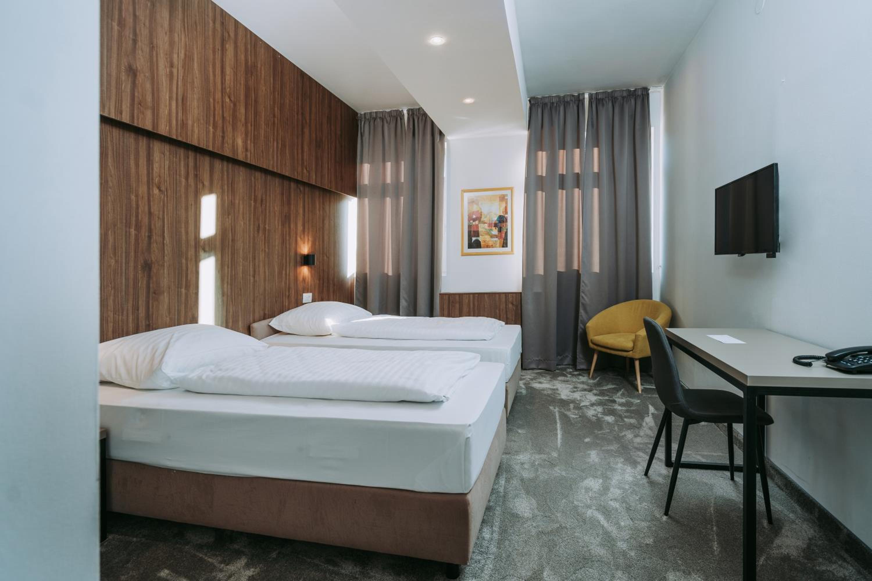 Standard Twin Room photo 3