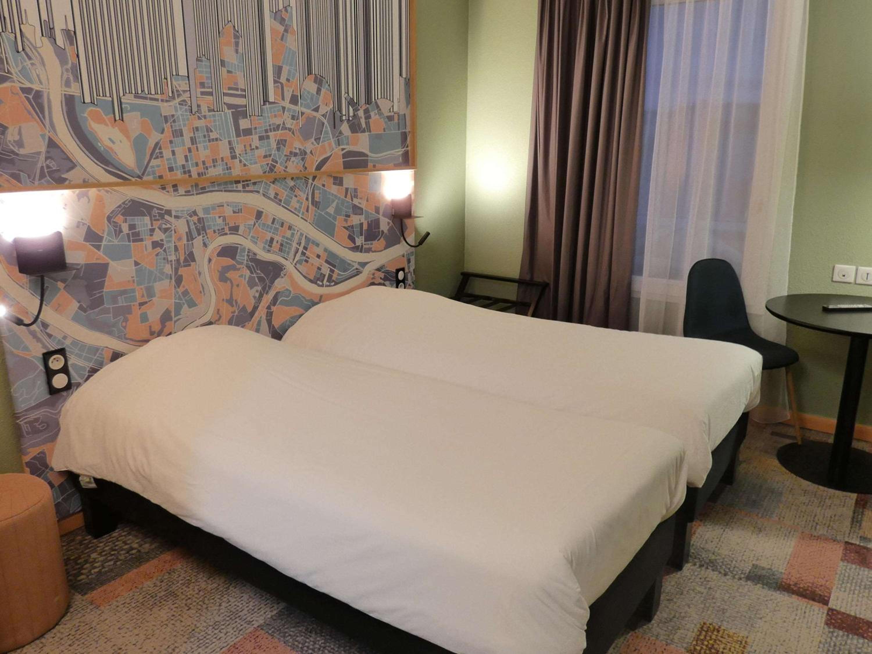 Standard Twin Room - Photo 3