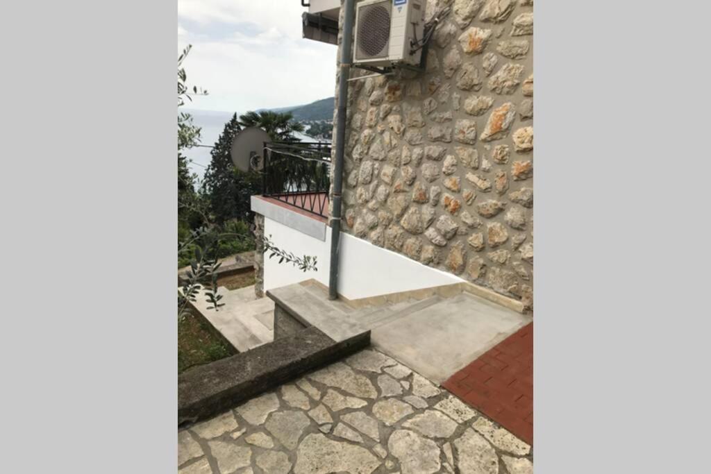 Apartment with Sea View - Photo 3