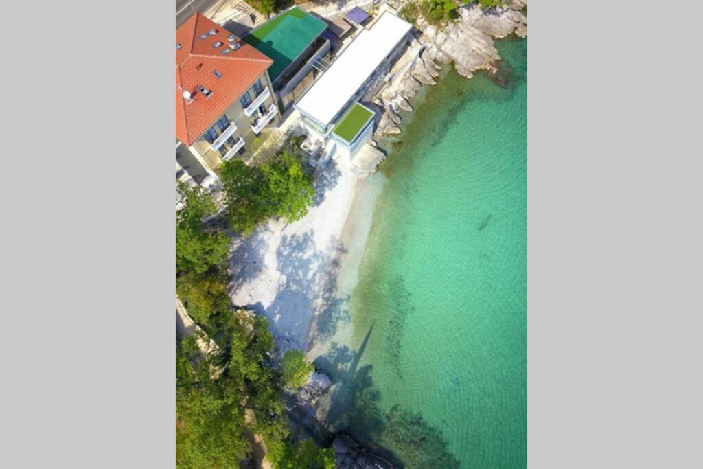 Apartment with Sea View - Photo 11