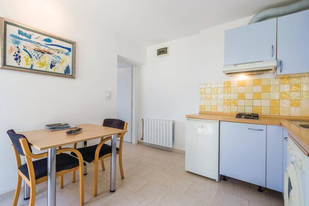 Apartment with Sea View - Photo 13