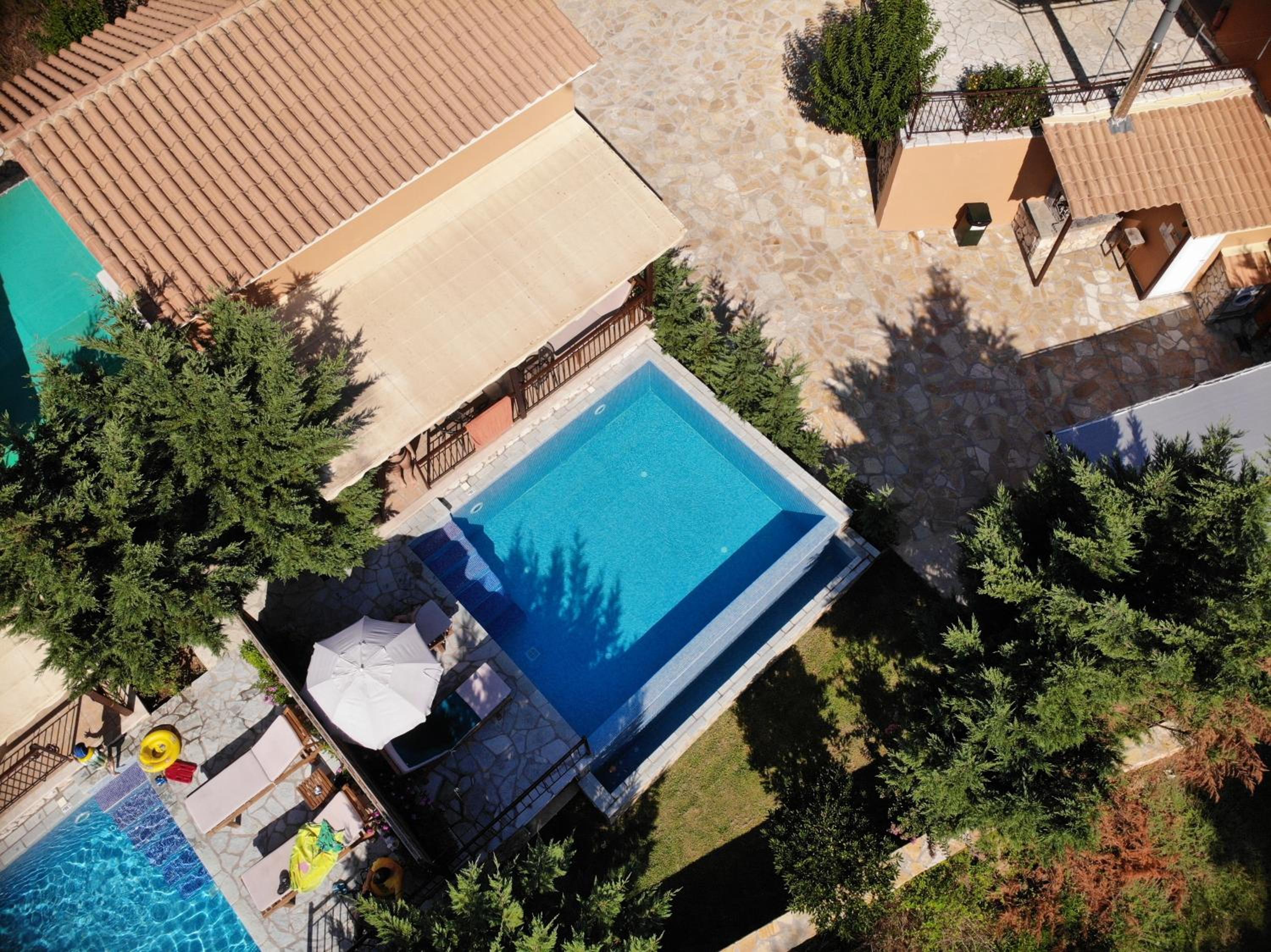 Villa with Private Pool - Photo 3