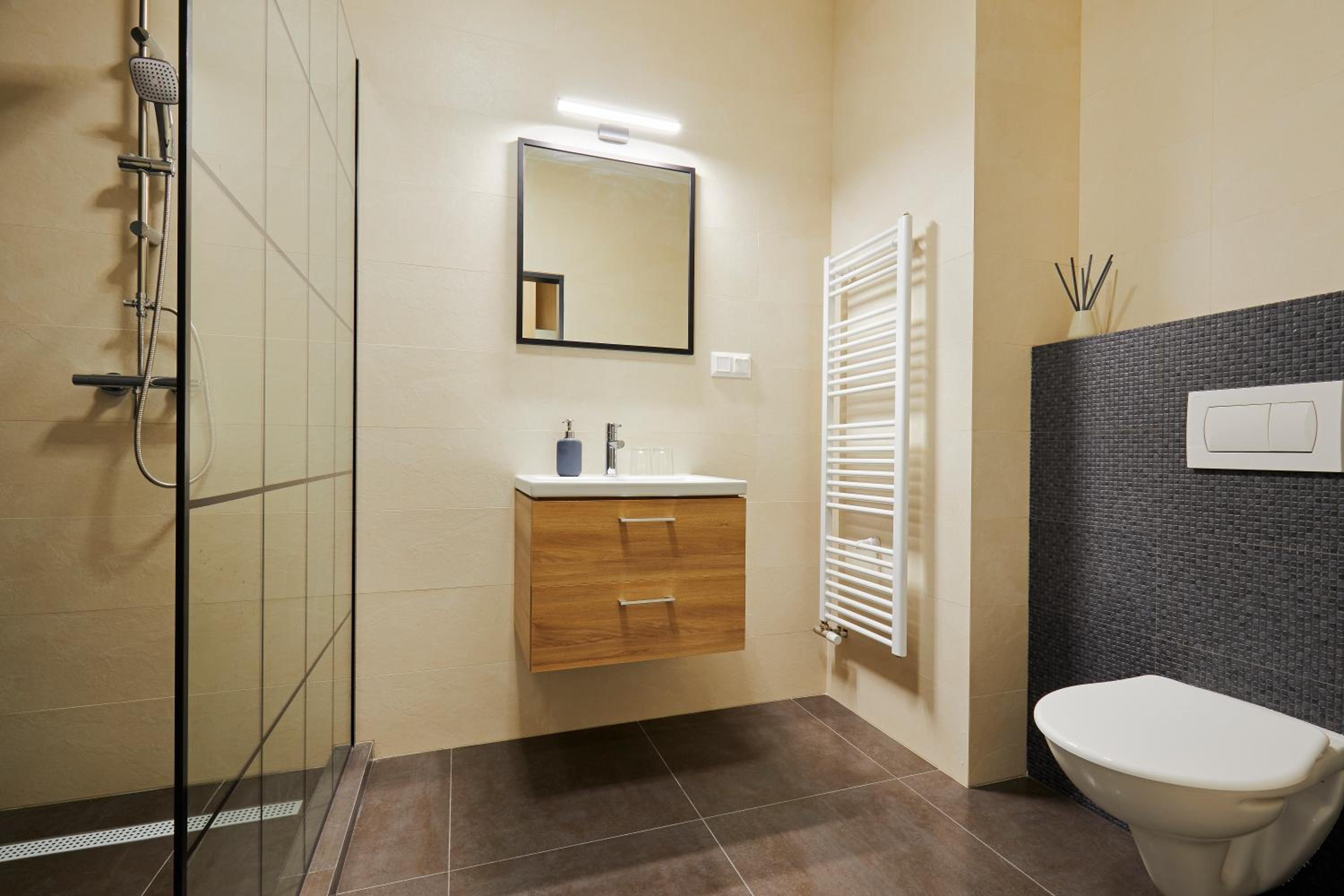 Deluxe Double or Twin Room - Photo 13