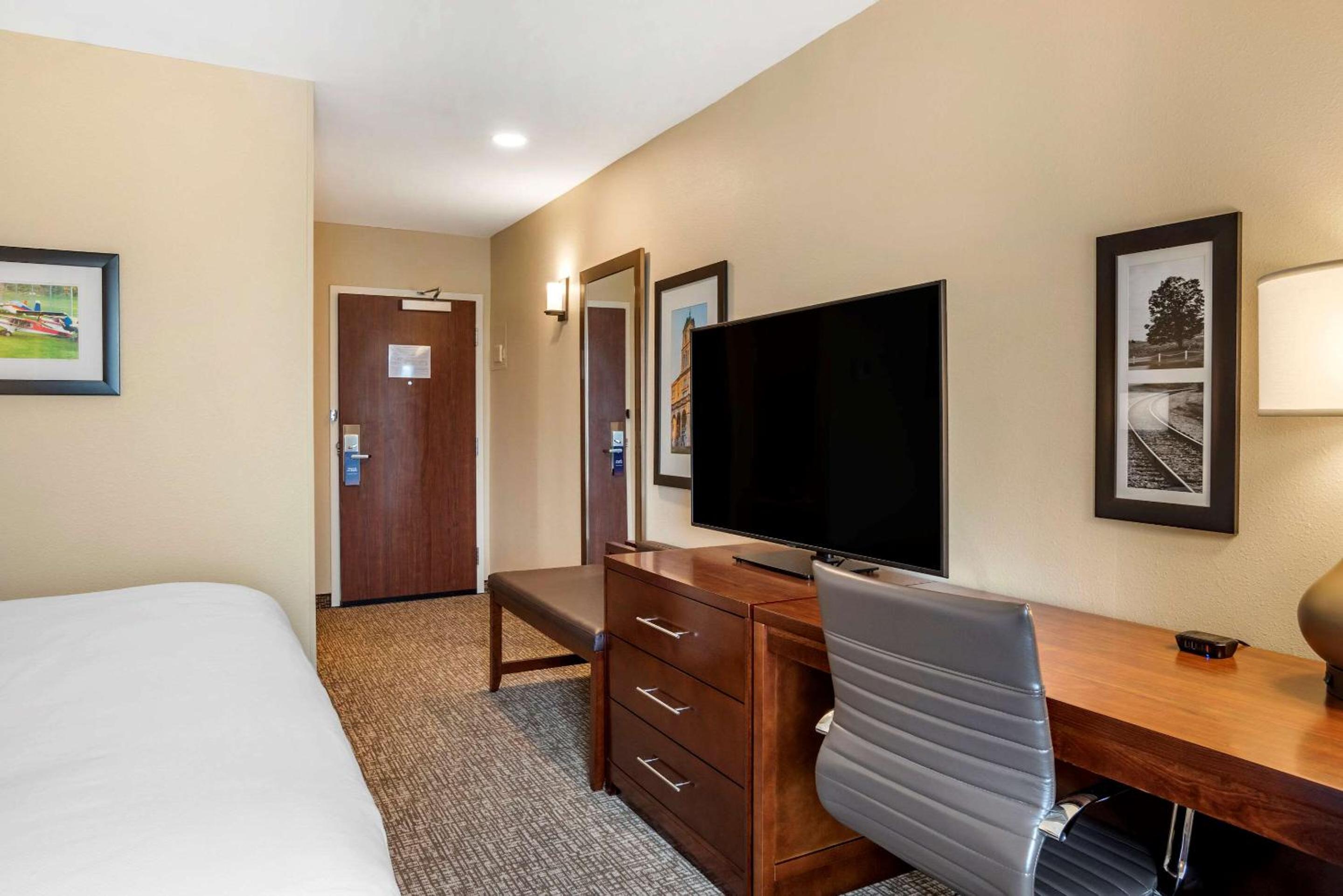 Standard King Room - Non Smoking - Photo 4