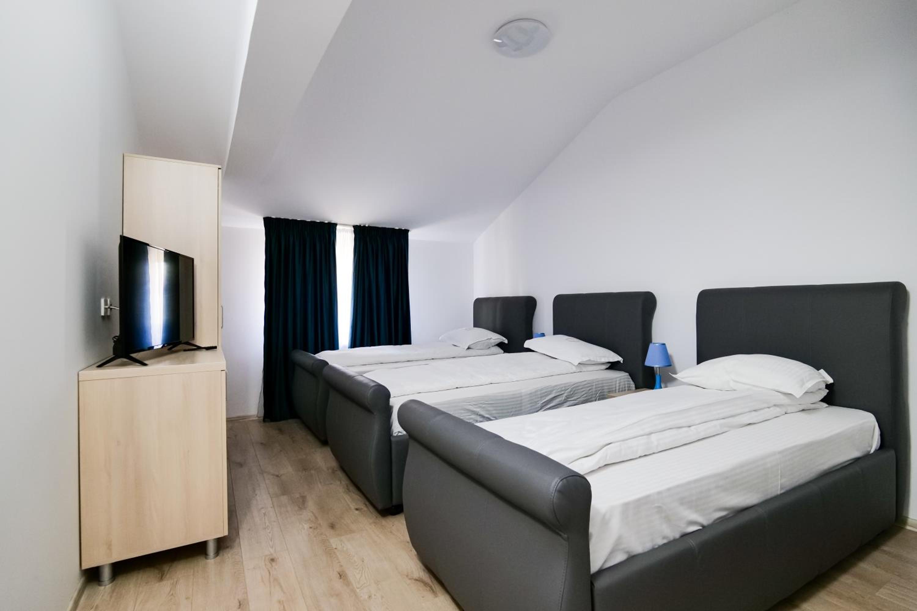 Triple Room - Photo 1