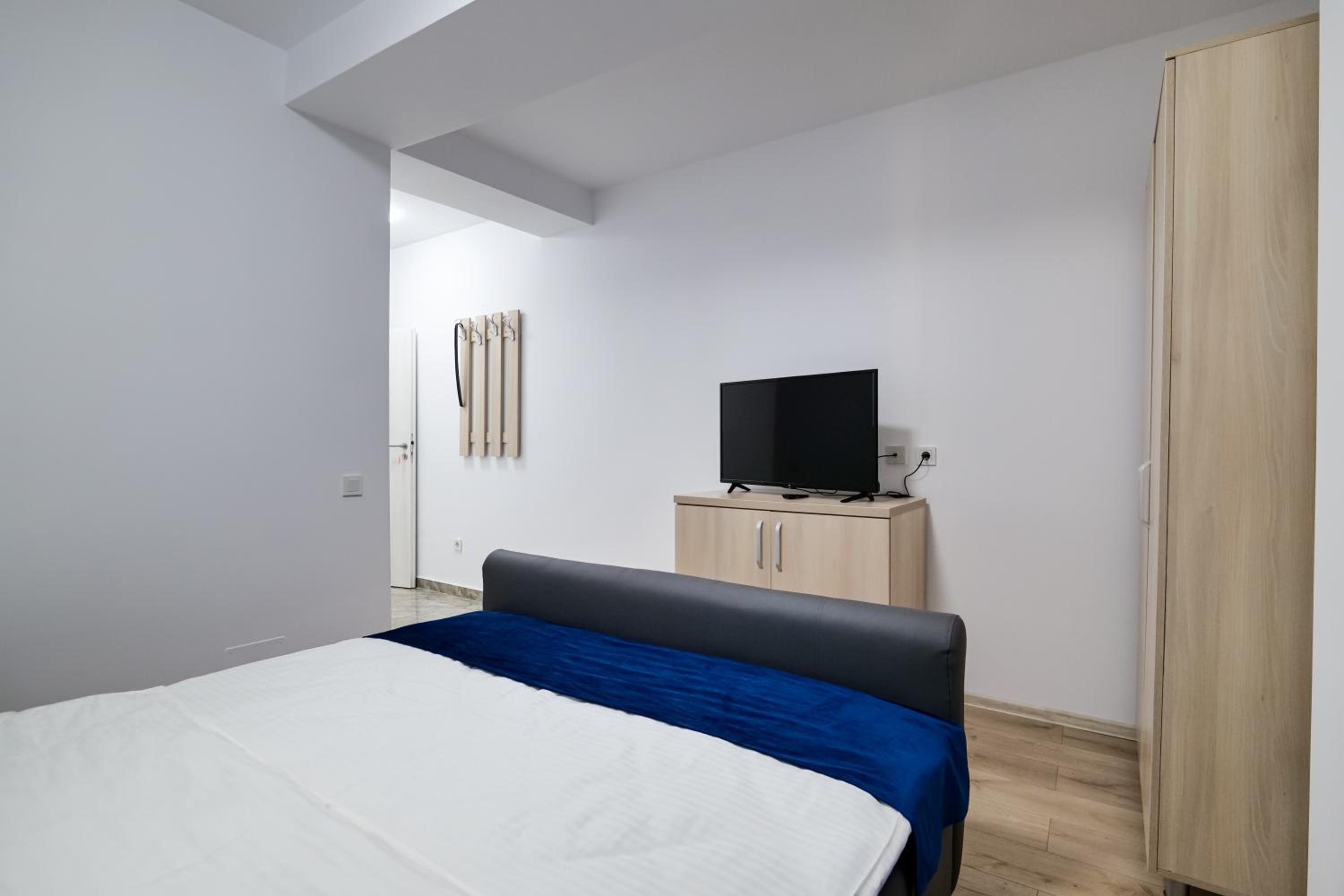 Double Room - Photo 12