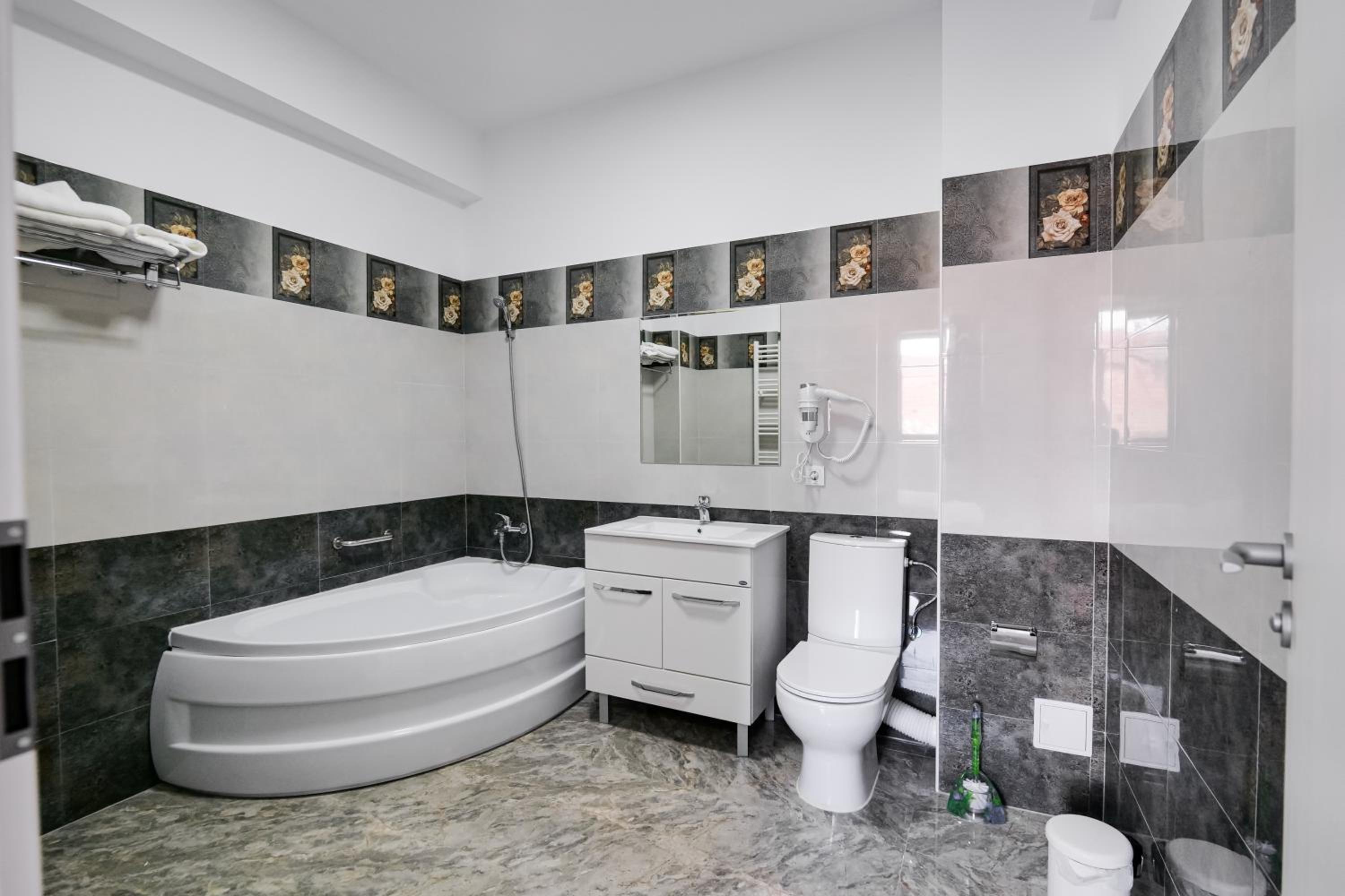 Double Room - Photo 13