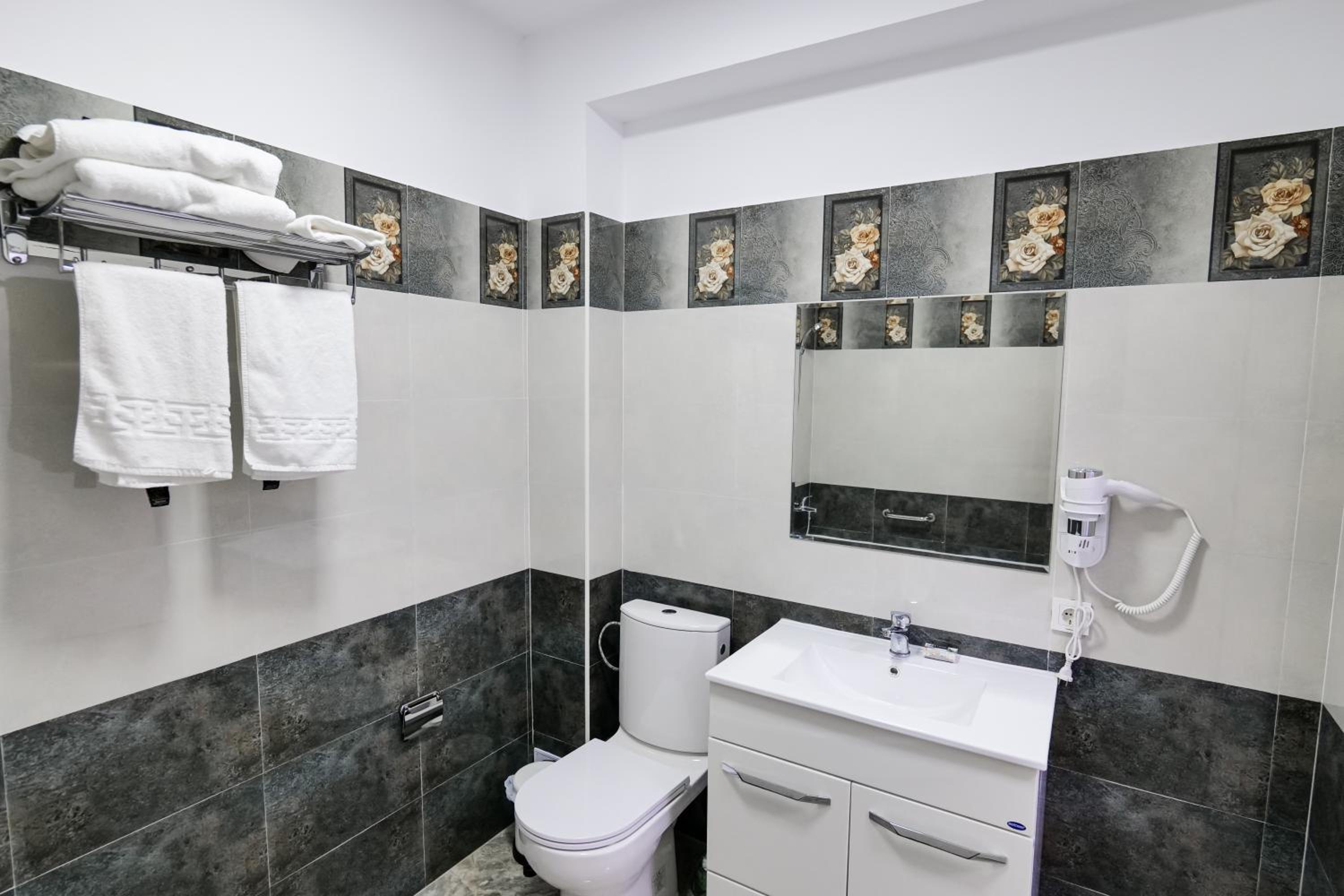 Double Room - Photo 11
