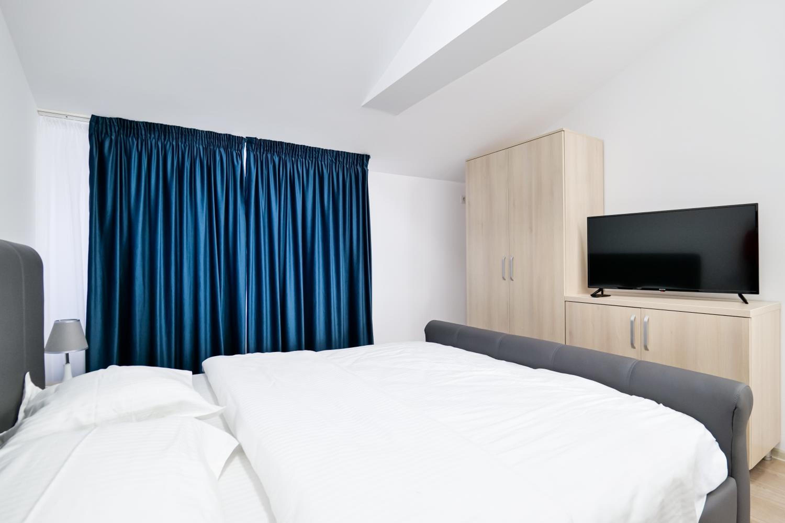 Double Room - Photo 9