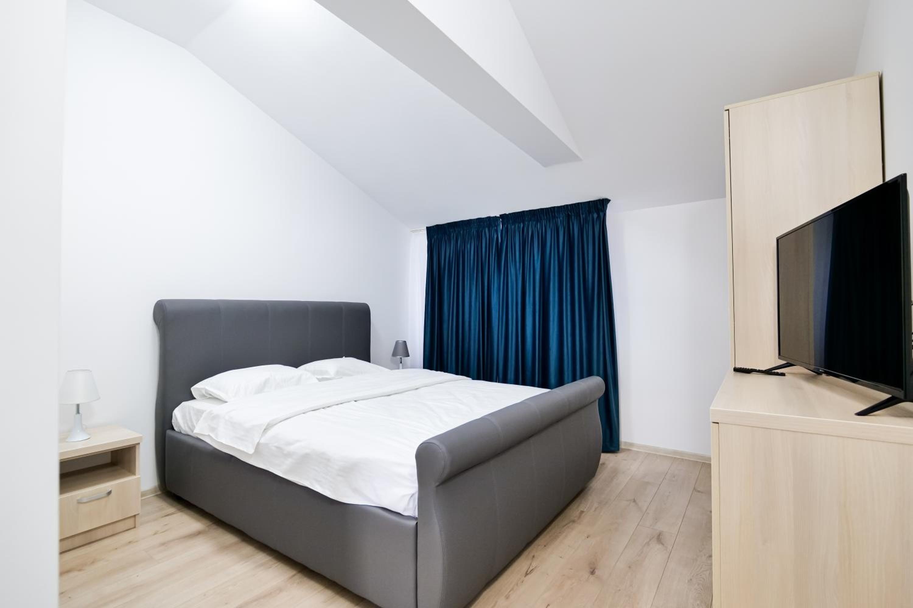 Double Room - Photo 8