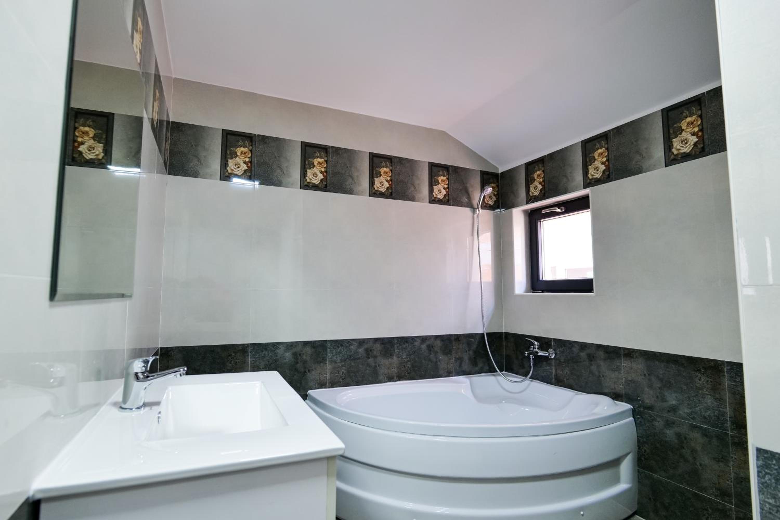Double Room - Photo 18