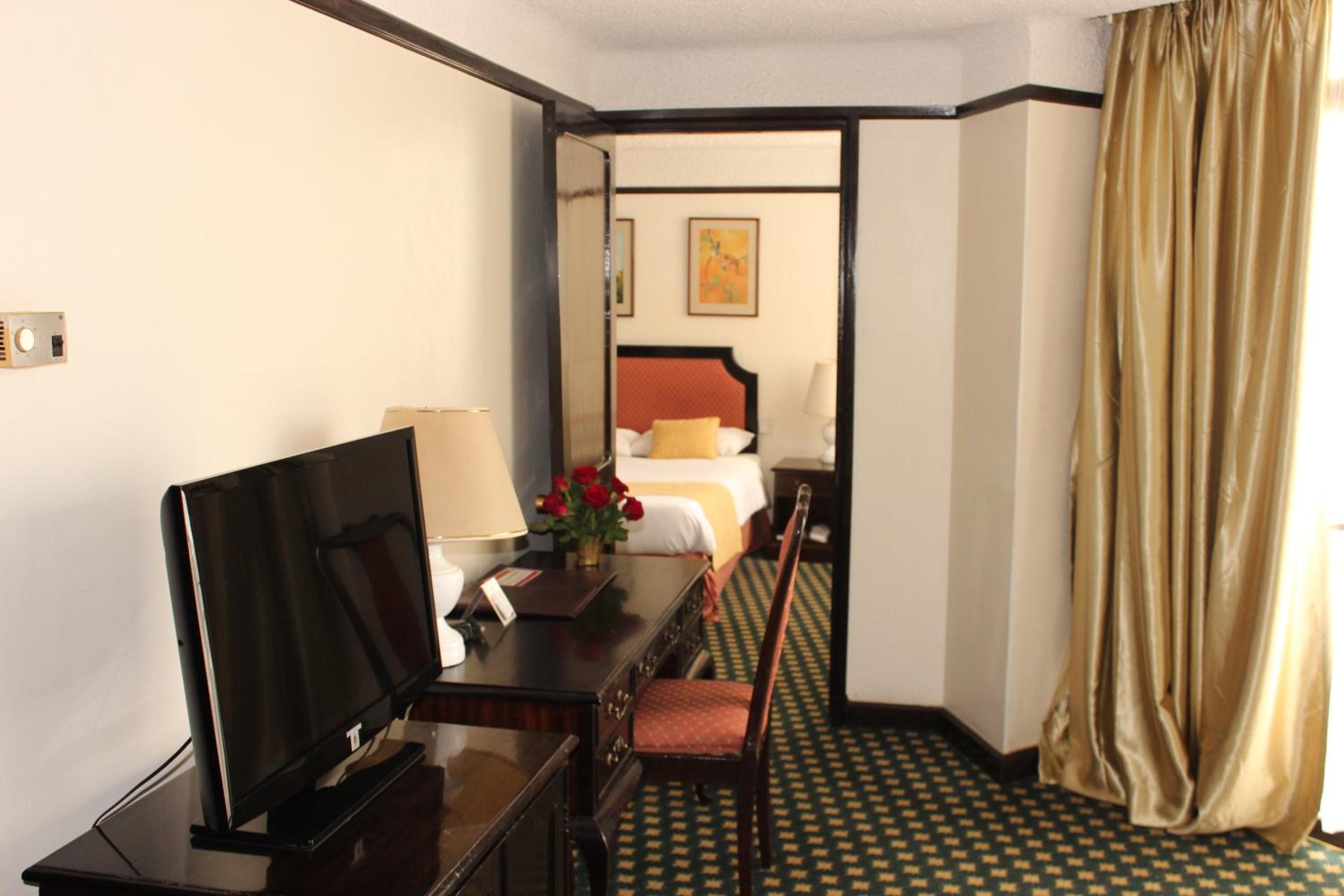 Suite with Balcony - Photo 9
