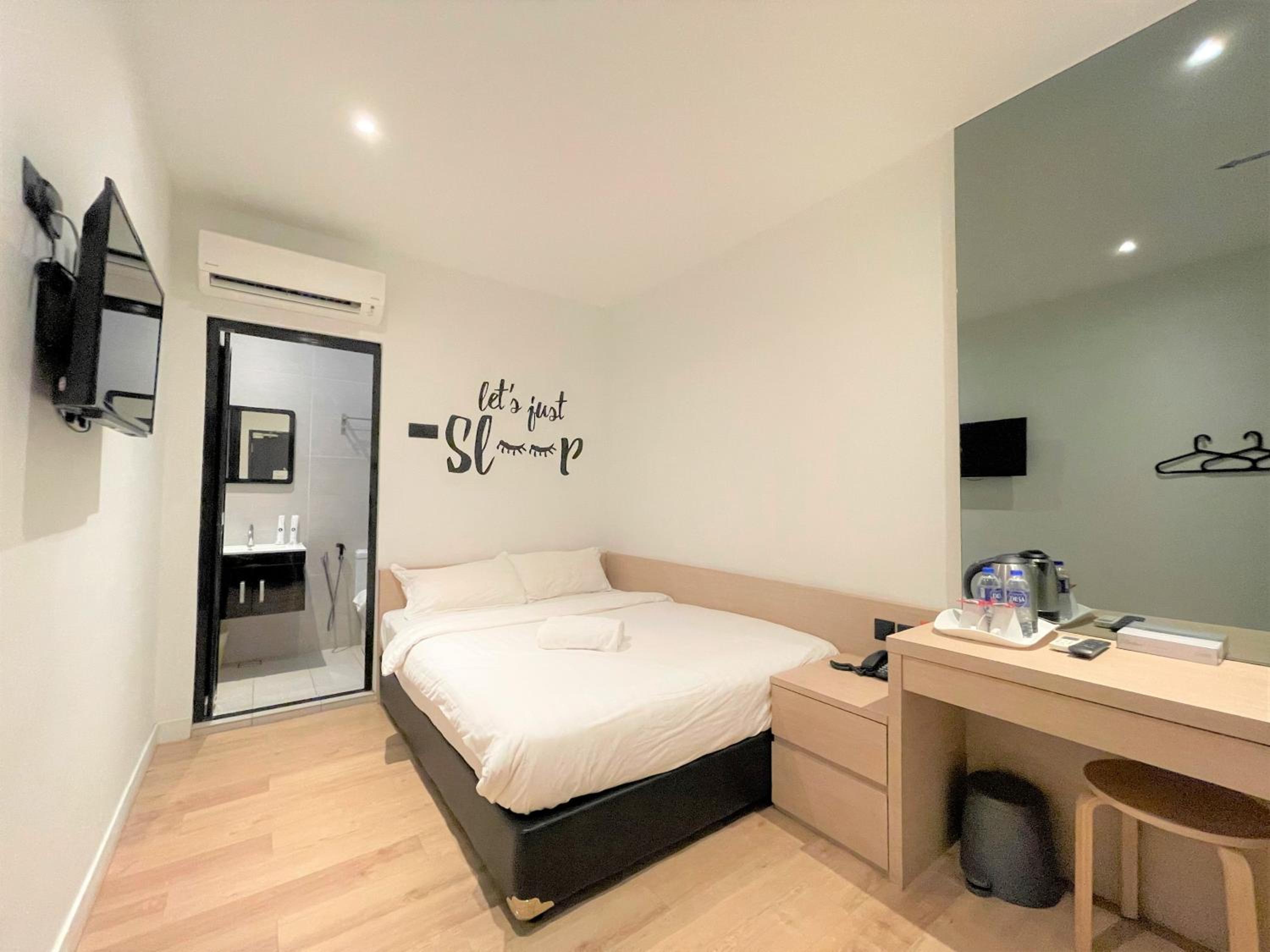 Standard Queen Room