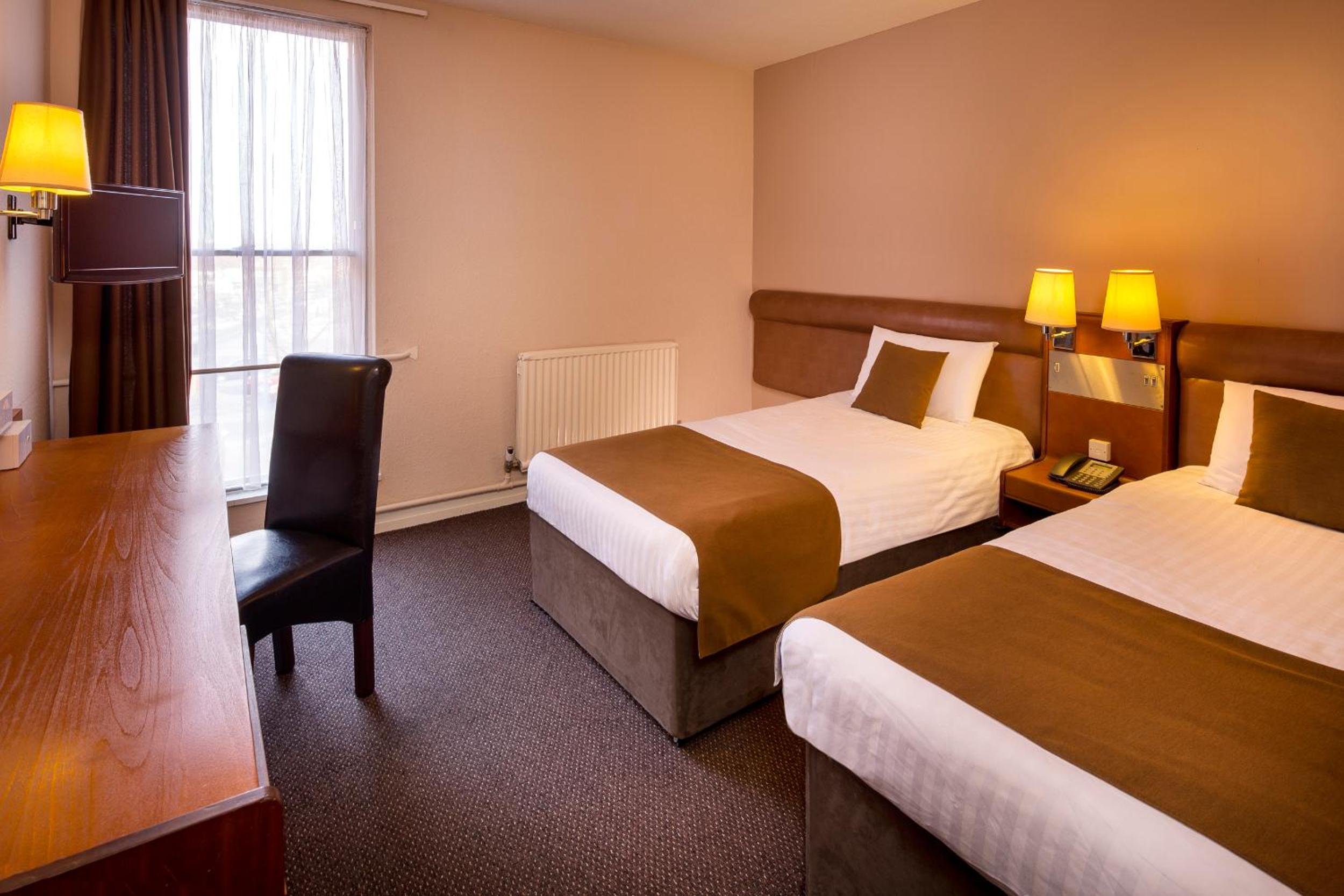 Double Room with Two Single Beds and View - Non-Smoking - Photo 1