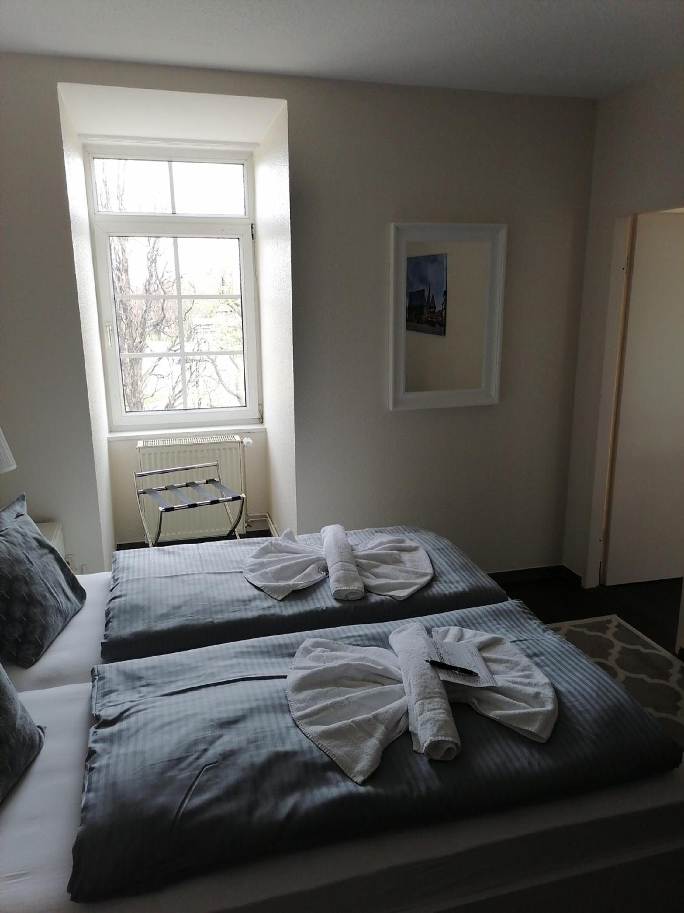 Budget Double Room - Photo 4