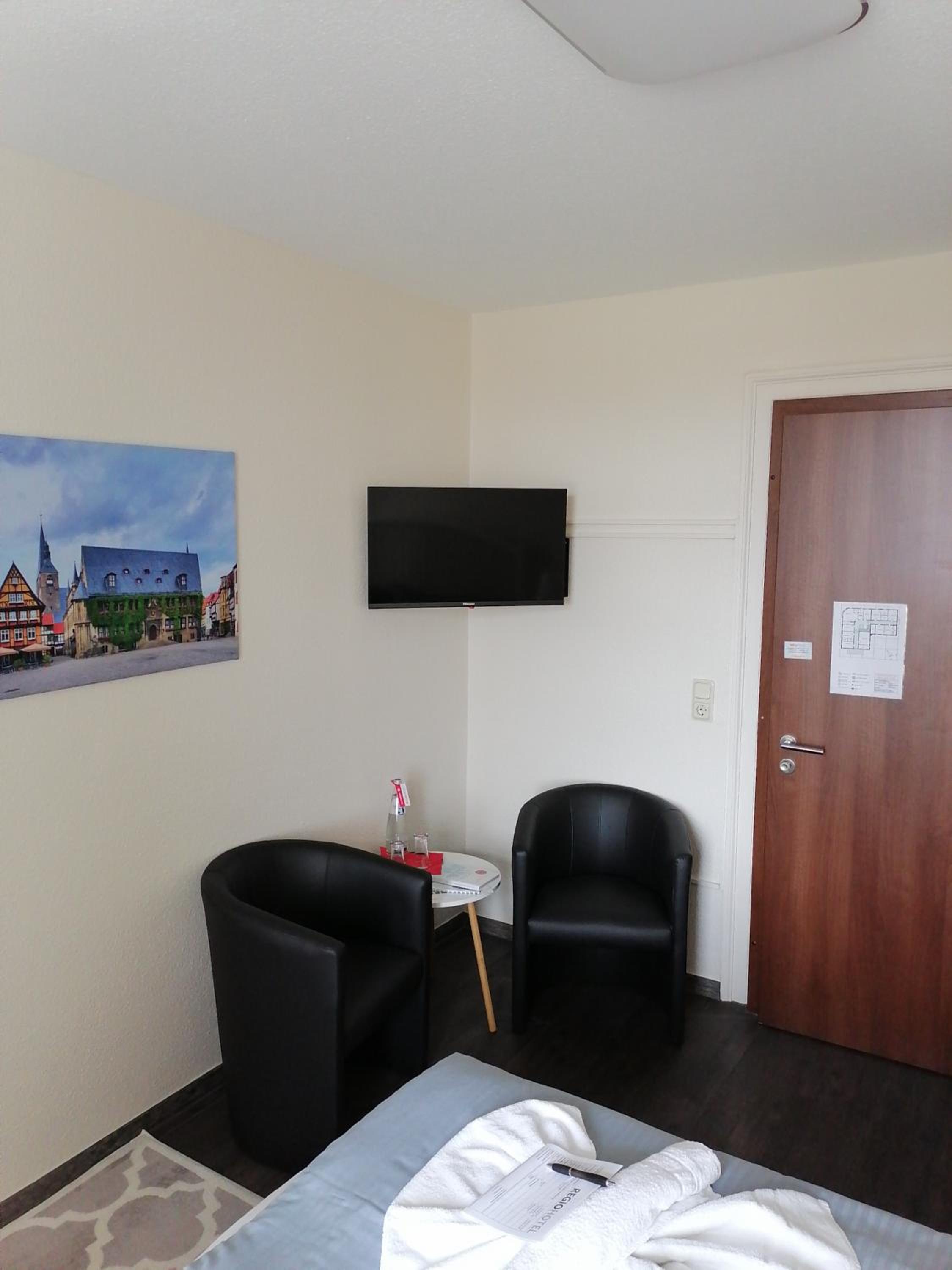 Budget Double Room - Photo 6