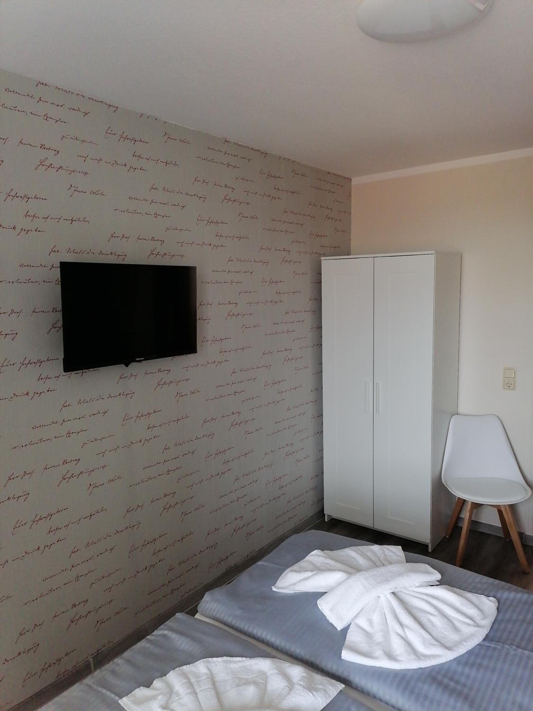 Budget Double Room - Photo 2
