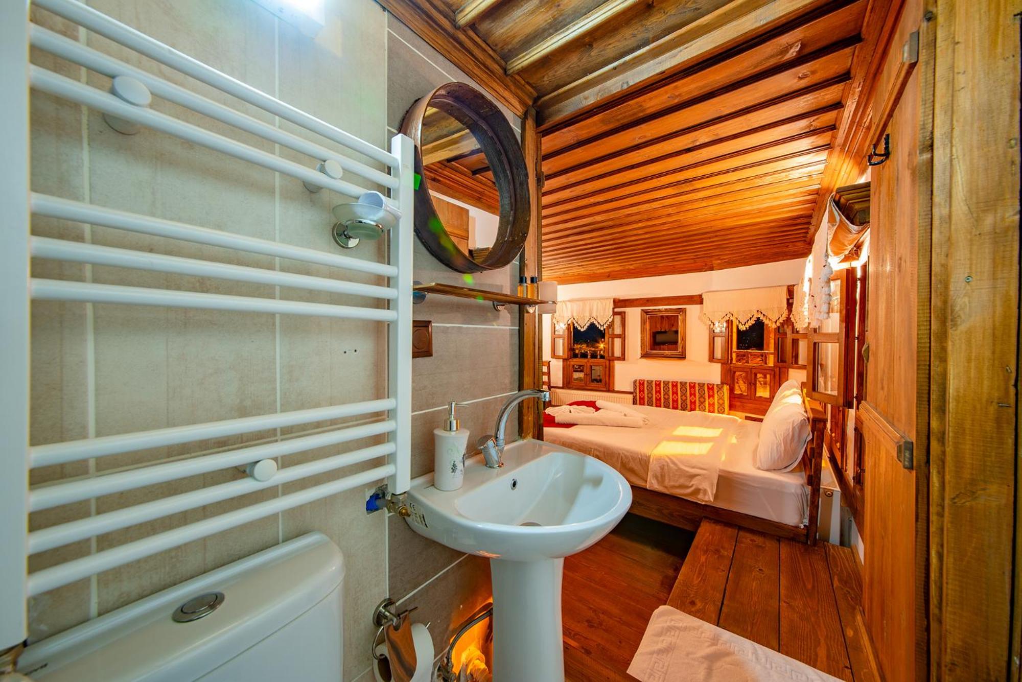 Deluxe Room - Photo 4