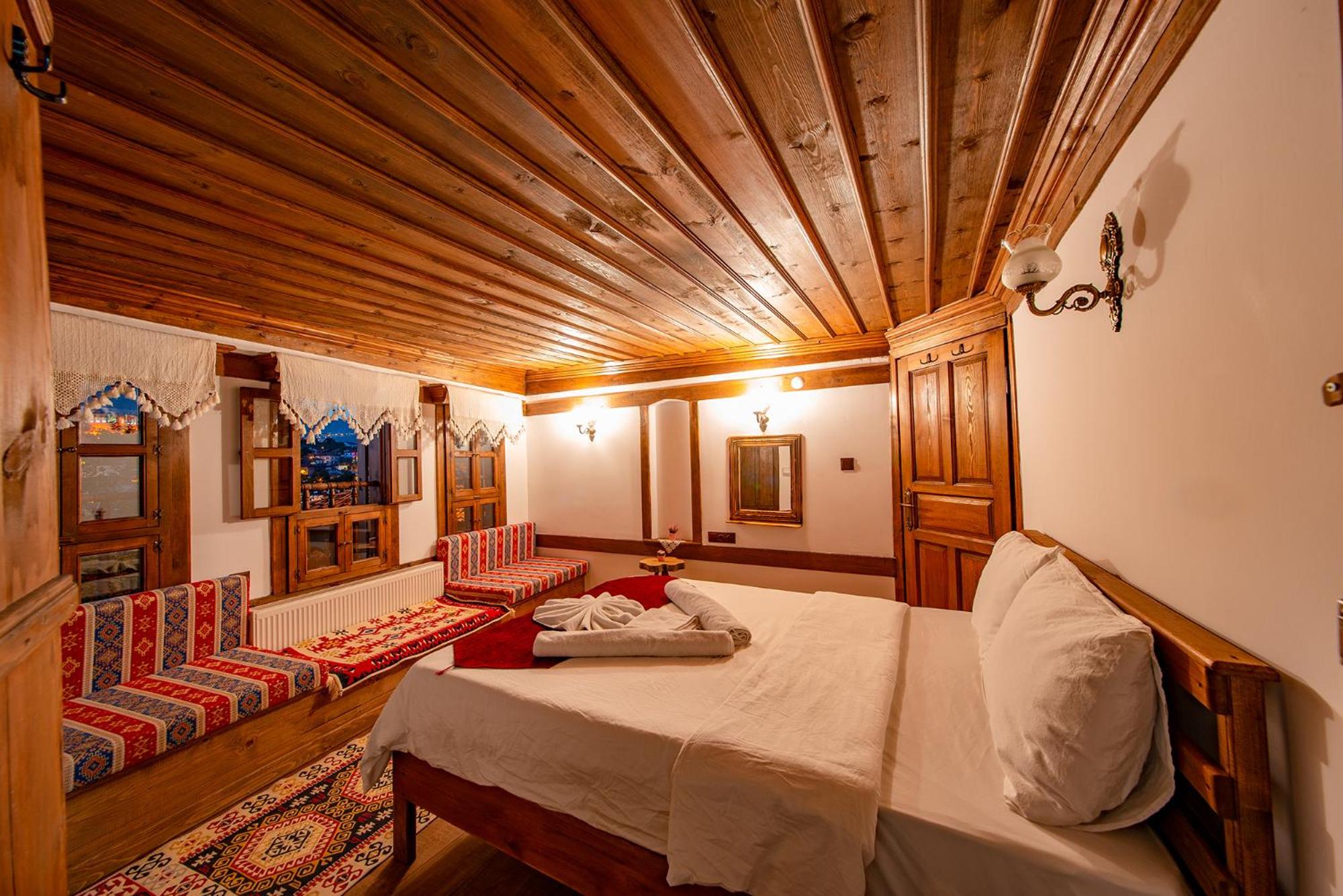 Deluxe Room - Photo 1
