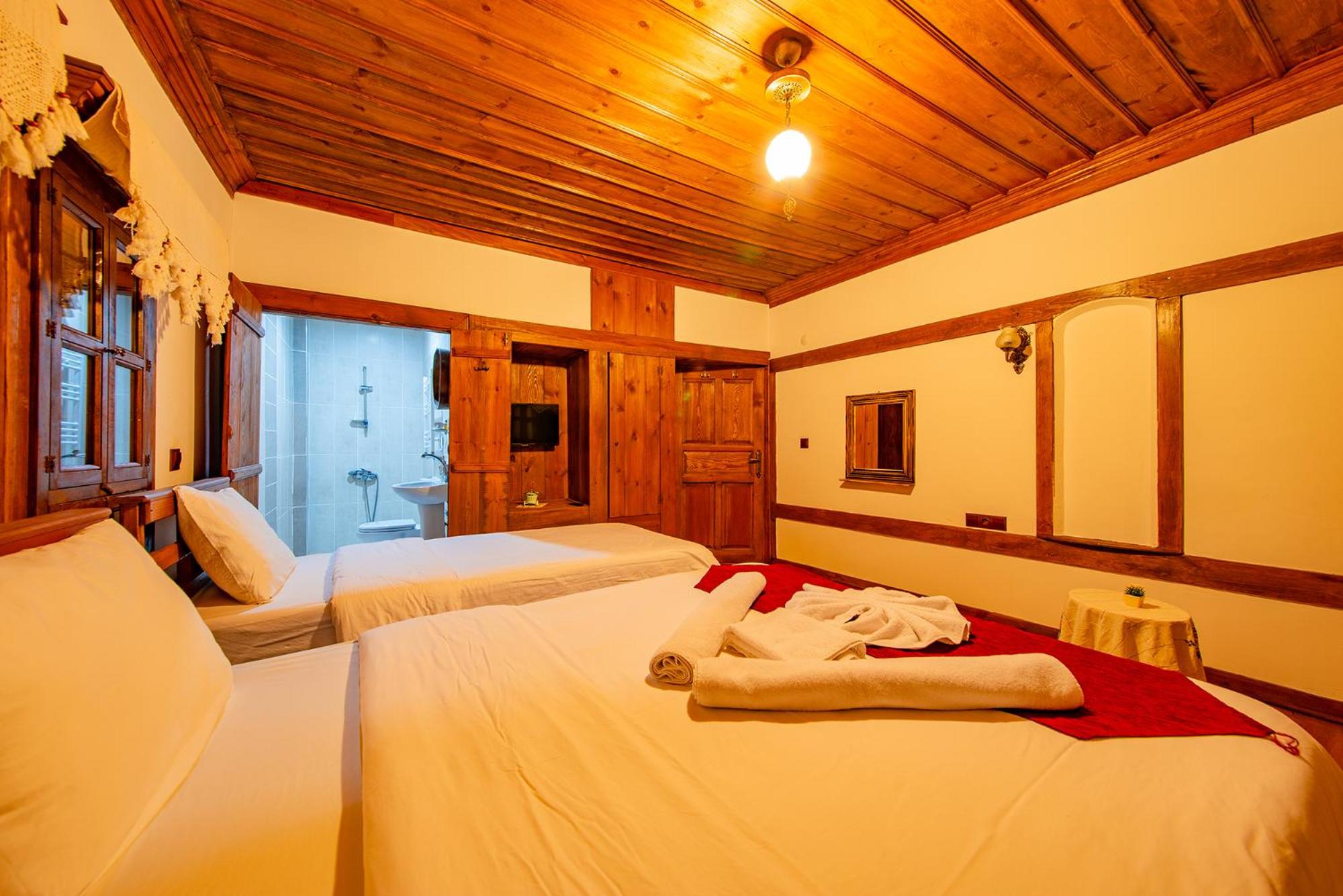 Classic Triple Room - Photo 1