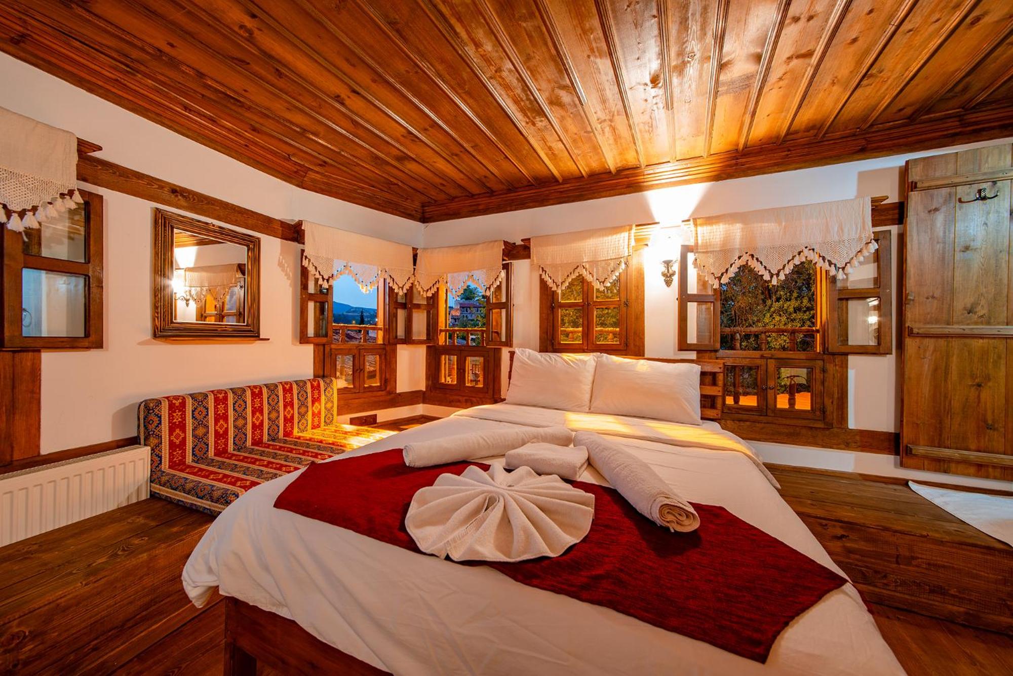 Triple Room with City View - Photo 12