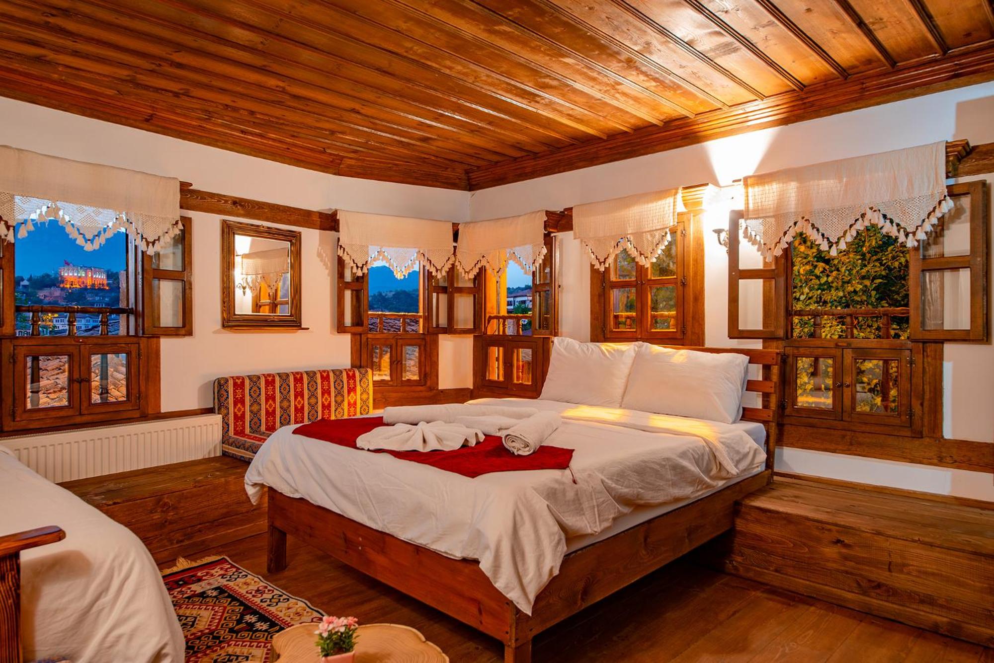 Triple Room with City View - Photo 10